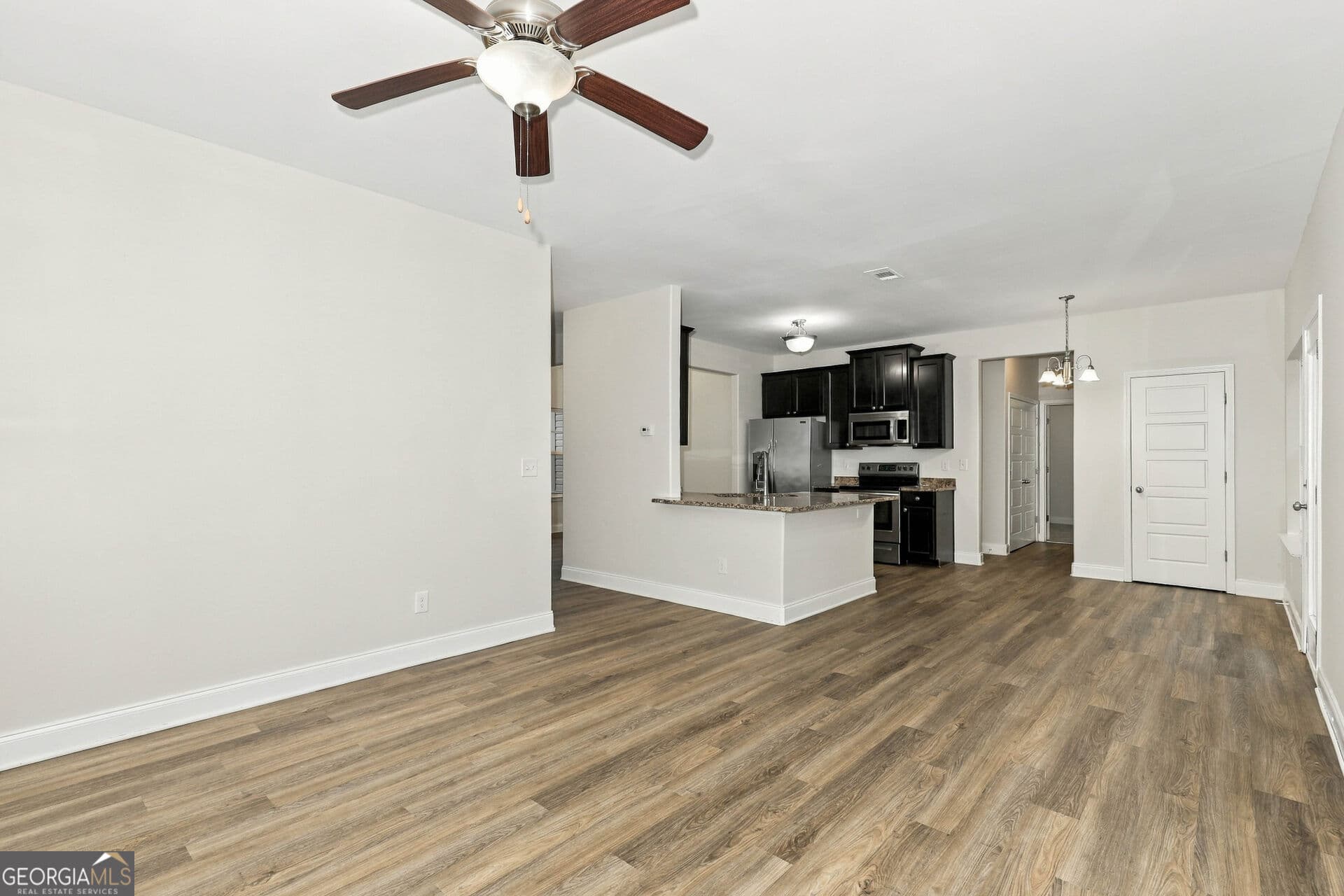 4 bedroom, 3 bathroom, 1,992 sq ft single family residence for sale at 210 Glenview Trail, Griffin, GA 30224 — photo 6