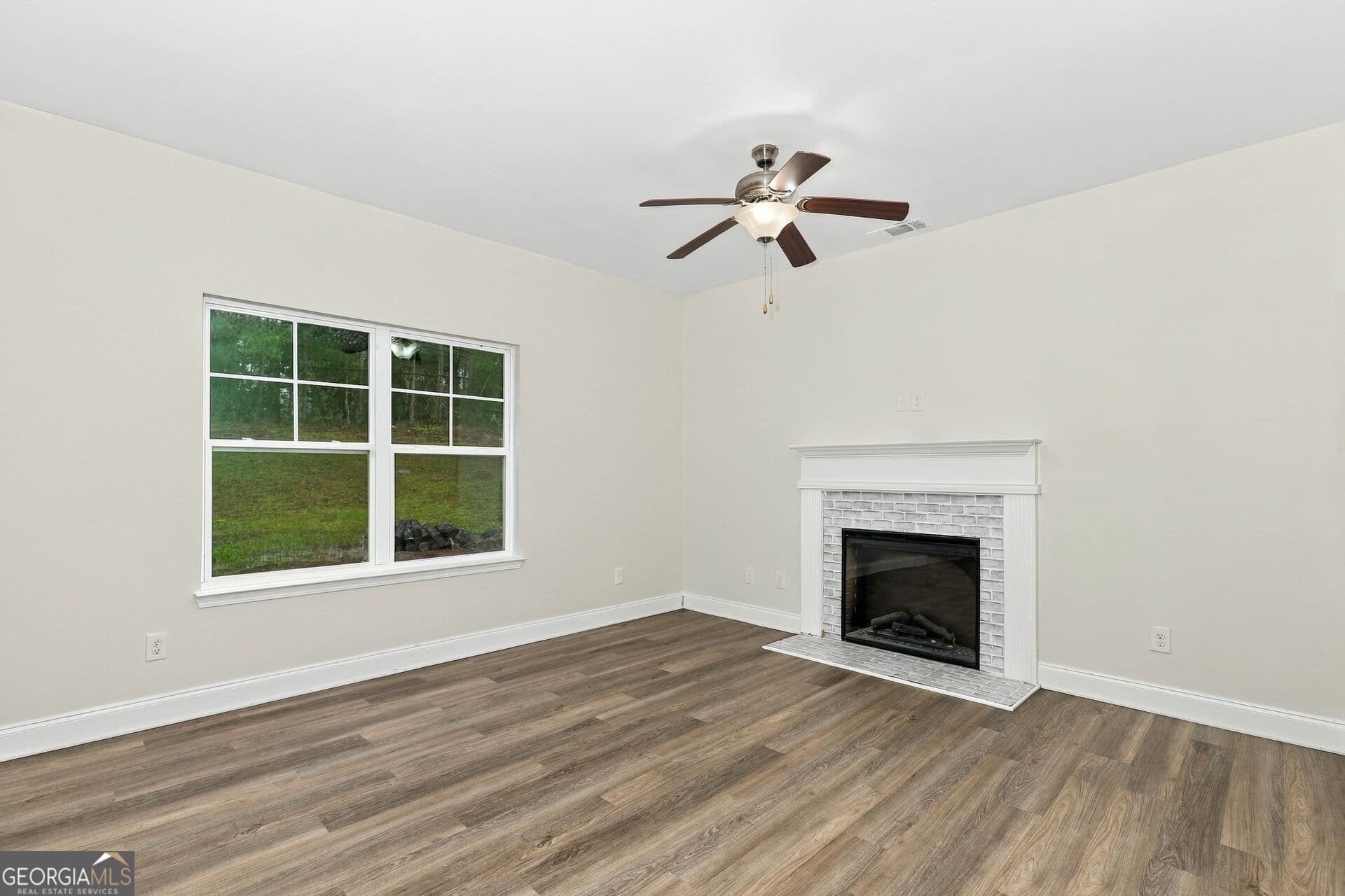 4 bedroom, 3 bathroom, 1,992 sq ft single family residence for sale at 210 Glenview Trail, Griffin, GA 30224 — photo 3