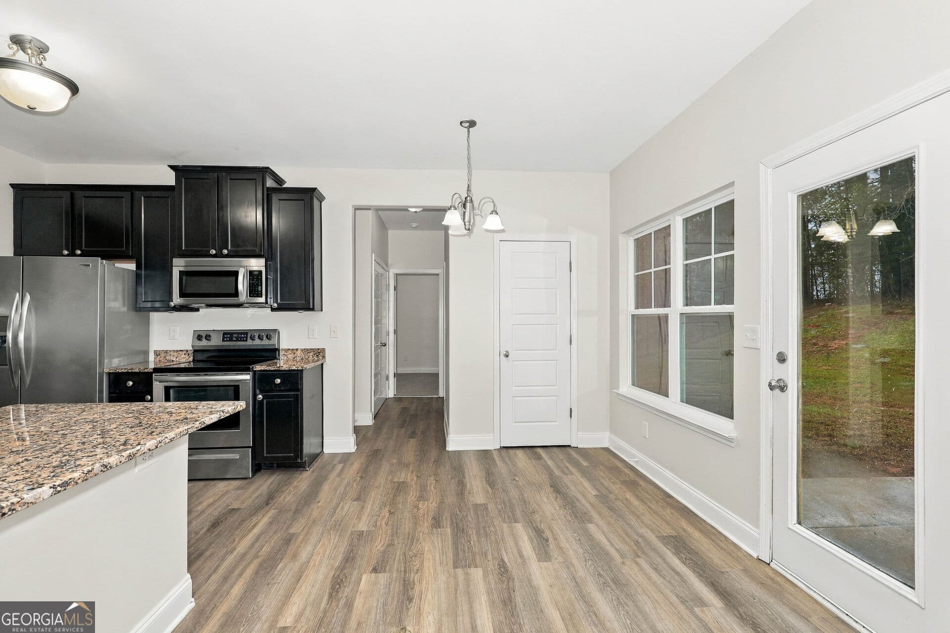 4 bedroom, 3 bathroom, 1,992 sq ft single family residence for sale at 210 Glenview Trail, Griffin, GA 30224 — photo 9