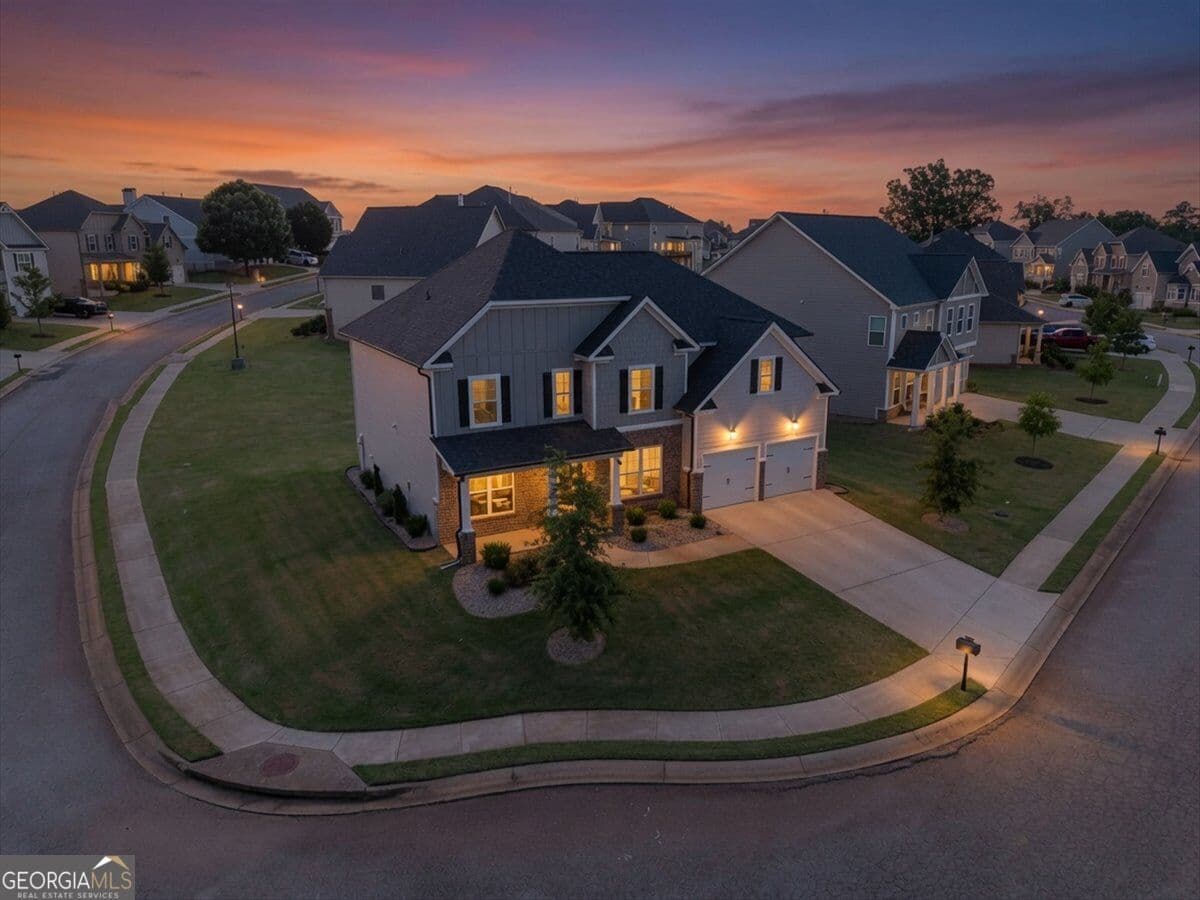 5 bedroom, 3 bathroom, 3,070 sq ft single family residence for sale at 1250 Hawthorne Circle, Madison, GA 30650 — photo 3