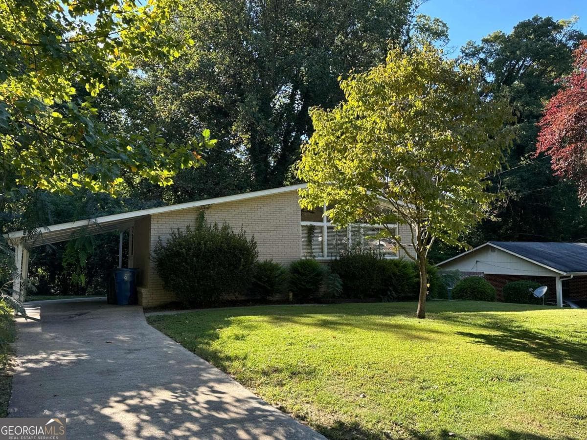 3 bedroom, 1 bathroom, 950 sq ft single family residence for sale at 2213 Westover Drive, East Point, GA 30344