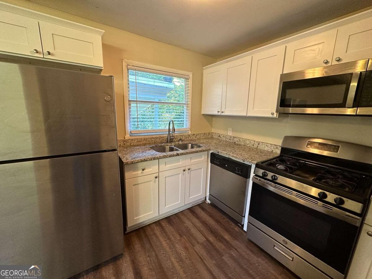 3 bedroom, 1 bathroom, 950 sq ft single family residence for sale at 2213 Westover Drive, East Point, GA 30344 — photo 4