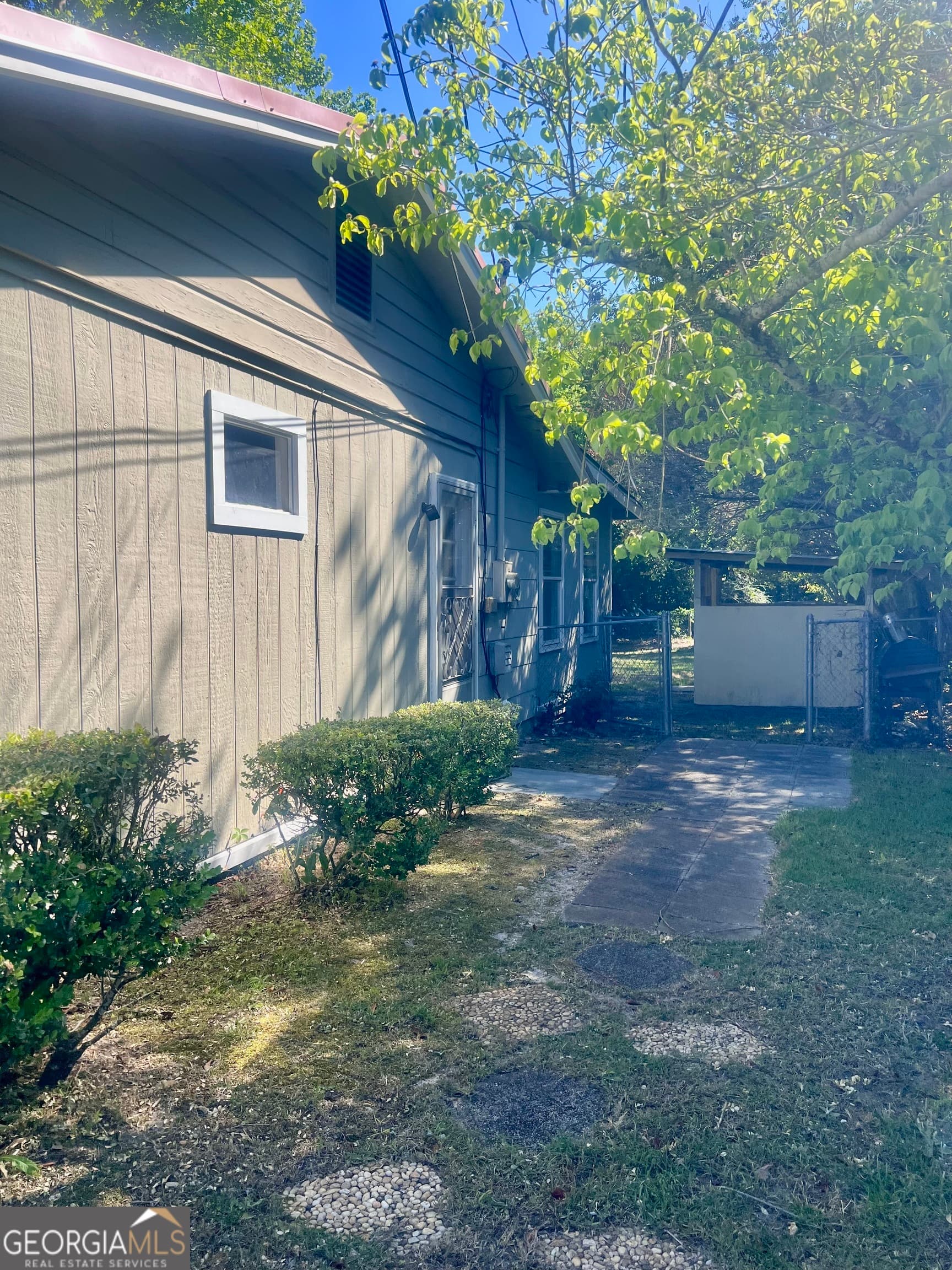 3 bedroom, 2 bathroom, 1,328 sq ft single family residence for sale at 528 Karen Drive, Eastman, GA 31023 — photo 5