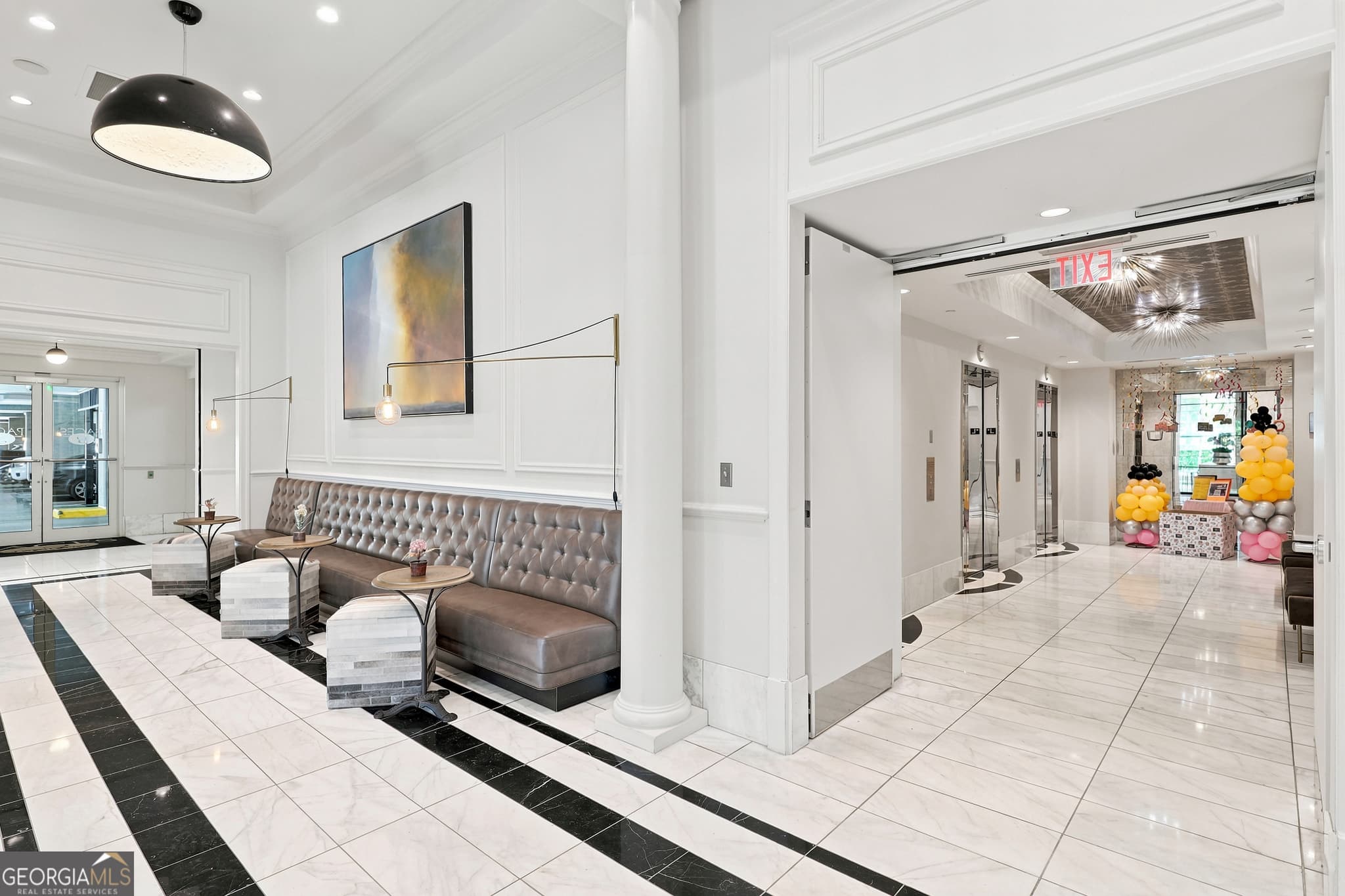 1 bedroom, 1 bathroom, 869 sq ft condominium for sale at 325 E Paces Ferry Road 704, Atlanta, GA 30305 — photo 2