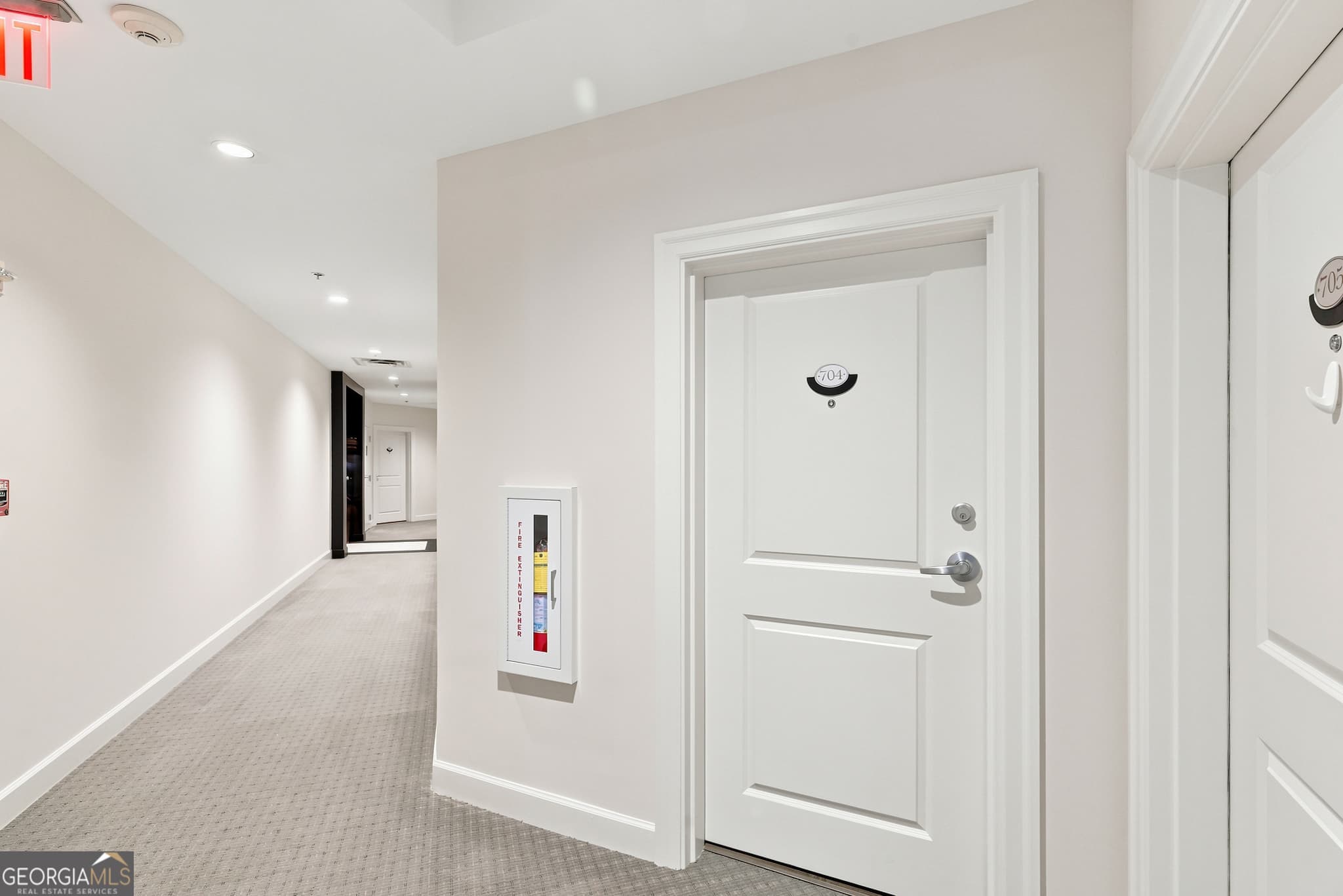 1 bedroom, 1 bathroom, 869 sq ft condominium for sale at 325 E Paces Ferry Road 704, Atlanta, GA 30305 — photo 3