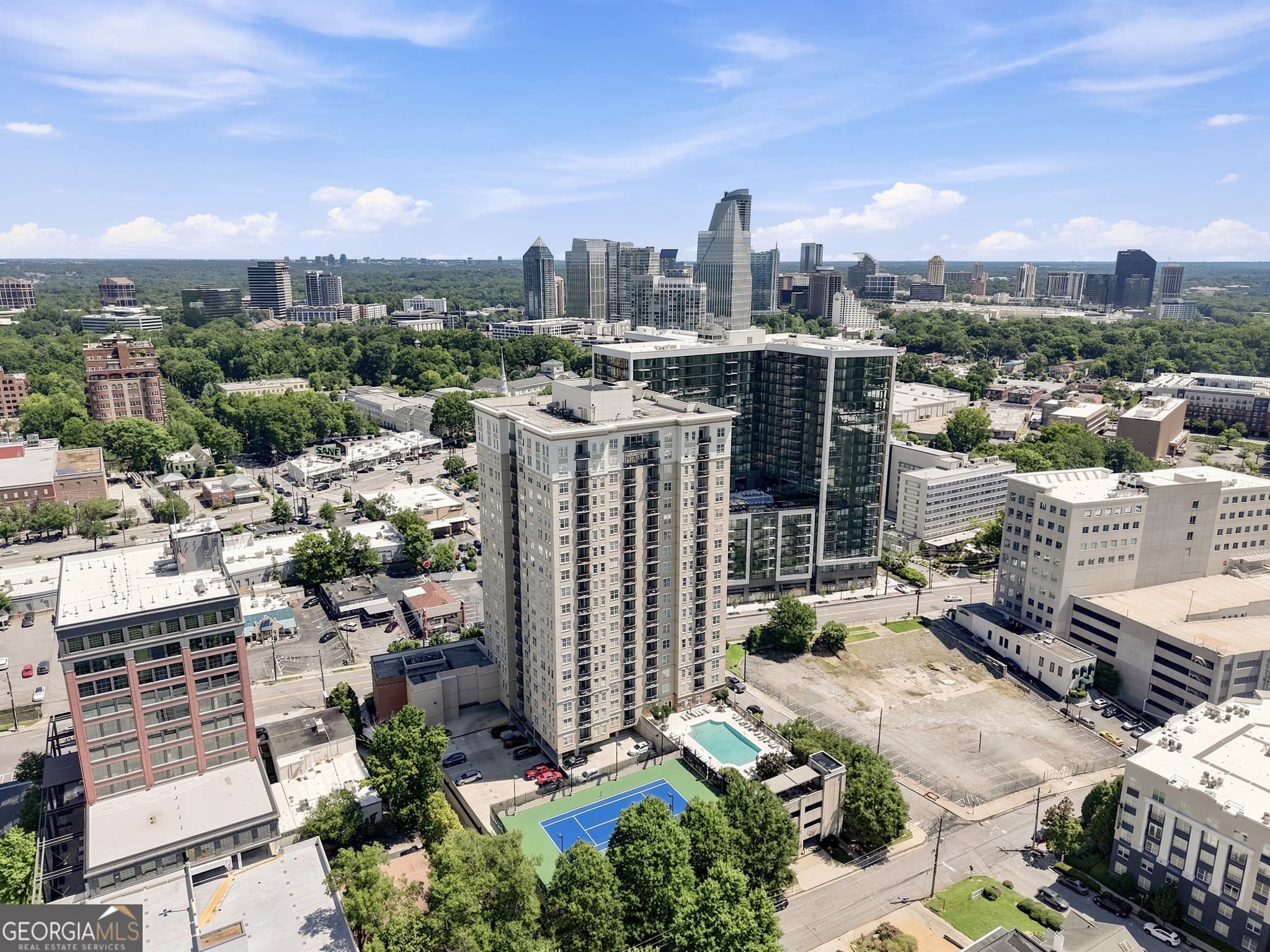 1 bedroom, 1 bathroom, 869 sq ft condominium for sale at 325 E Paces Ferry Road 704, Atlanta, GA 30305 — photo 1 of 41