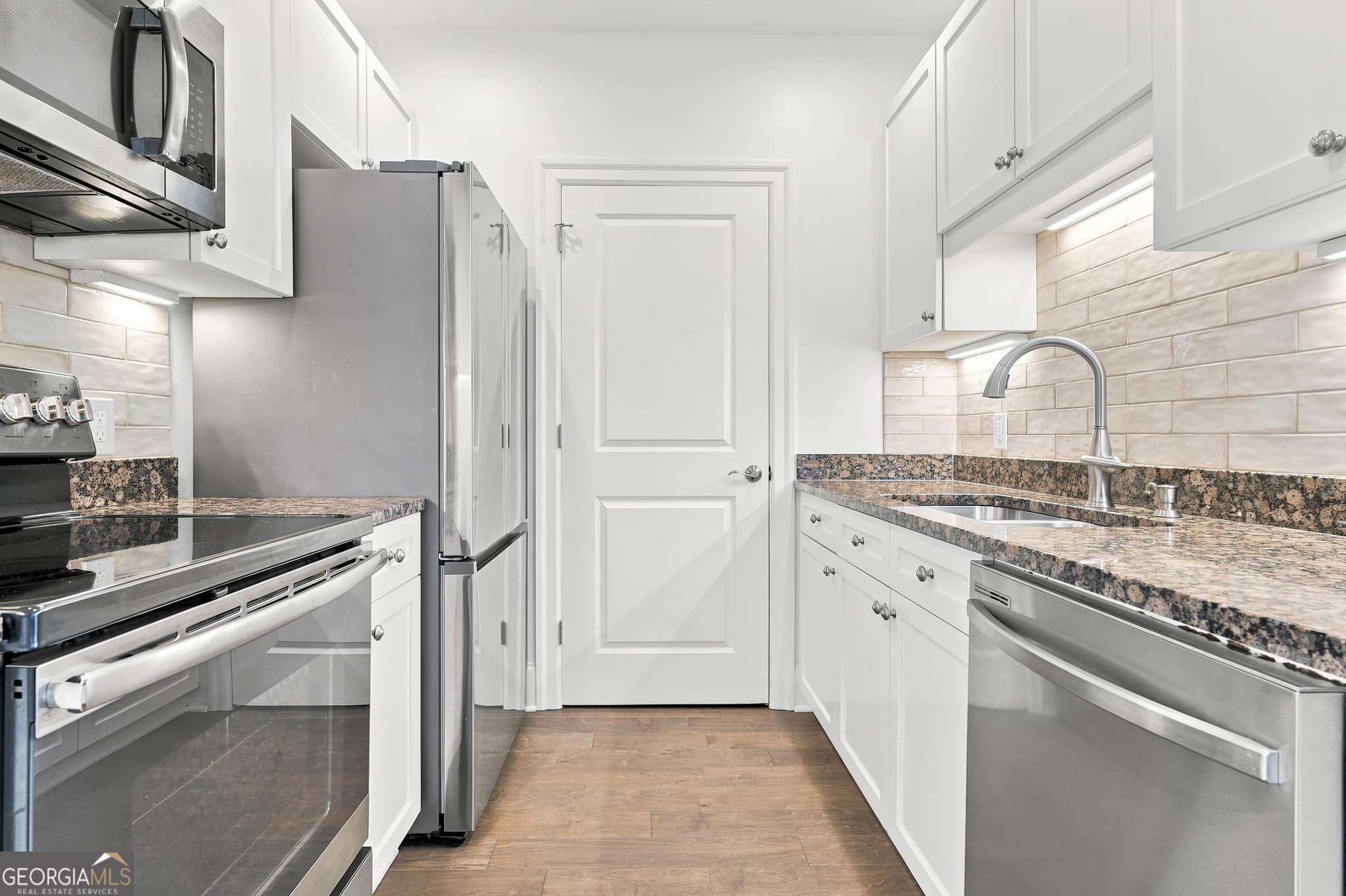 1 bedroom, 1 bathroom, 869 sq ft condominium for sale at 325 E Paces Ferry Road 704, Atlanta, GA 30305 — photo 9