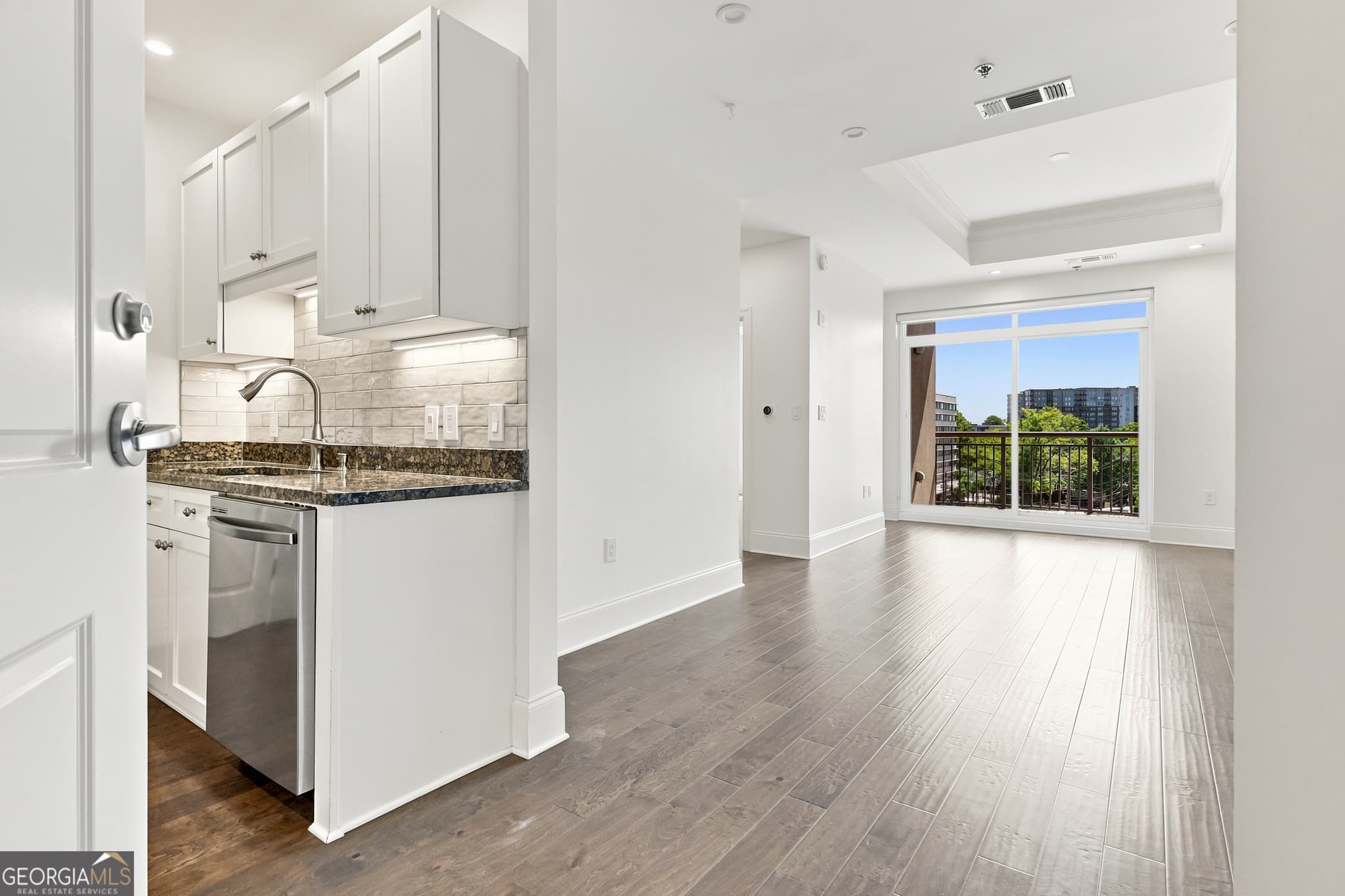 1 bedroom, 1 bathroom, 869 sq ft condominium for sale at 325 E Paces Ferry Road 704, Atlanta, GA 30305 — photo 4