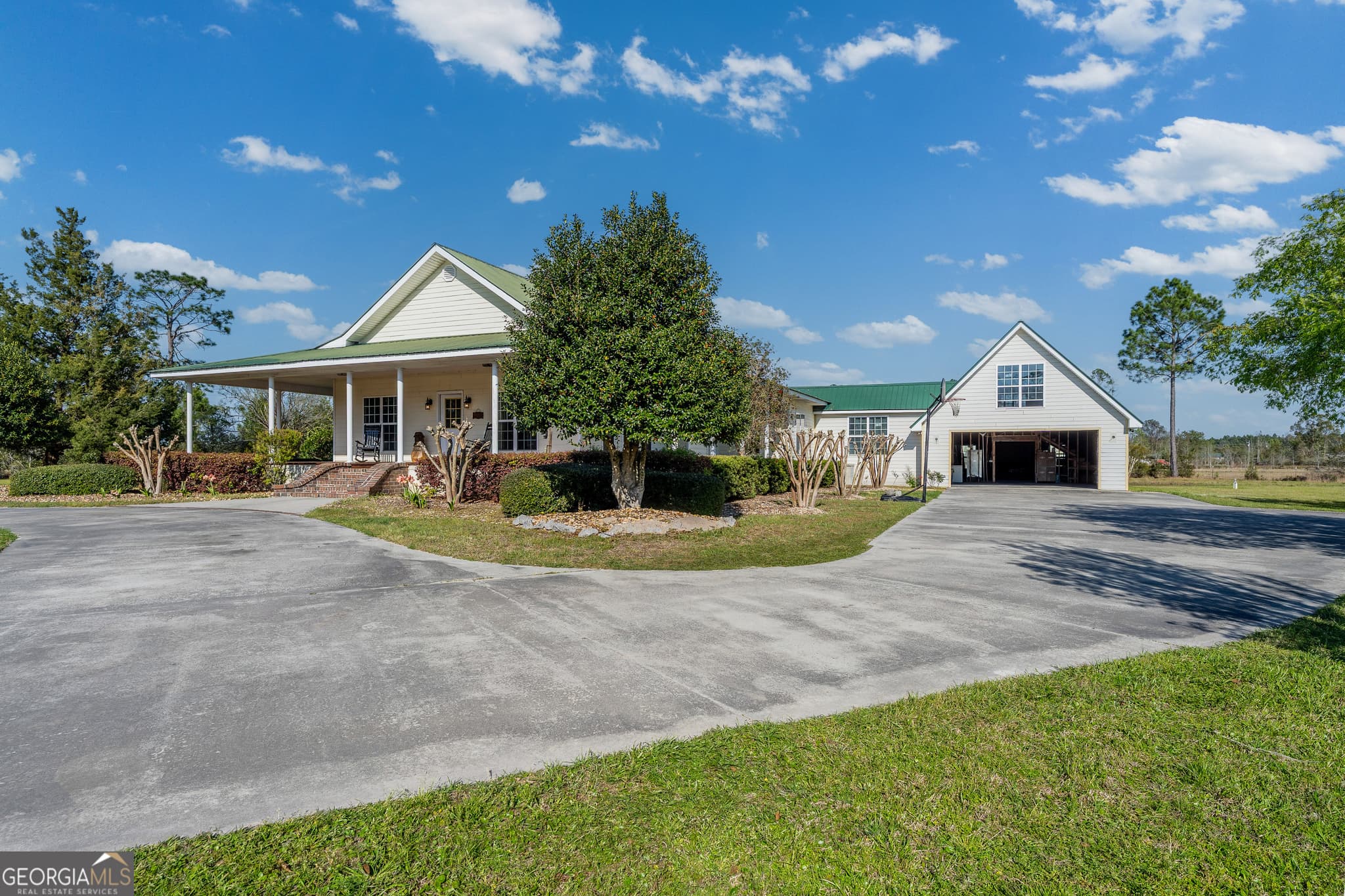 3 bedroom, 2.5 bathroom, 2,932 sq ft single family residence for sale at 3300 CONNOR Lane, Waycross, GA 31503 — photo 3