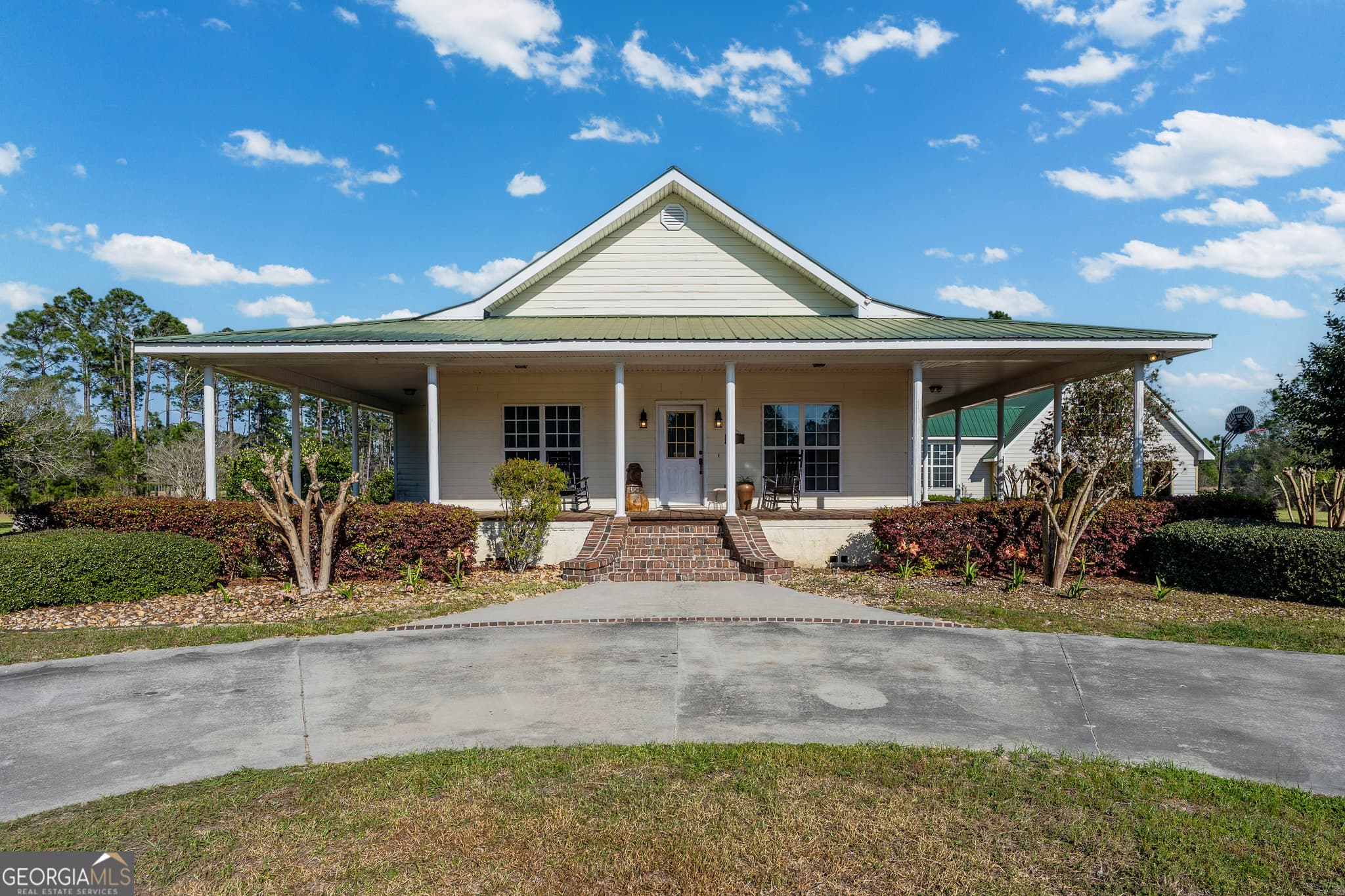 3 bedroom, 2.5 bathroom, 2,932 sq ft single family residence for sale at 3300 CONNOR Lane, Waycross, GA 31503