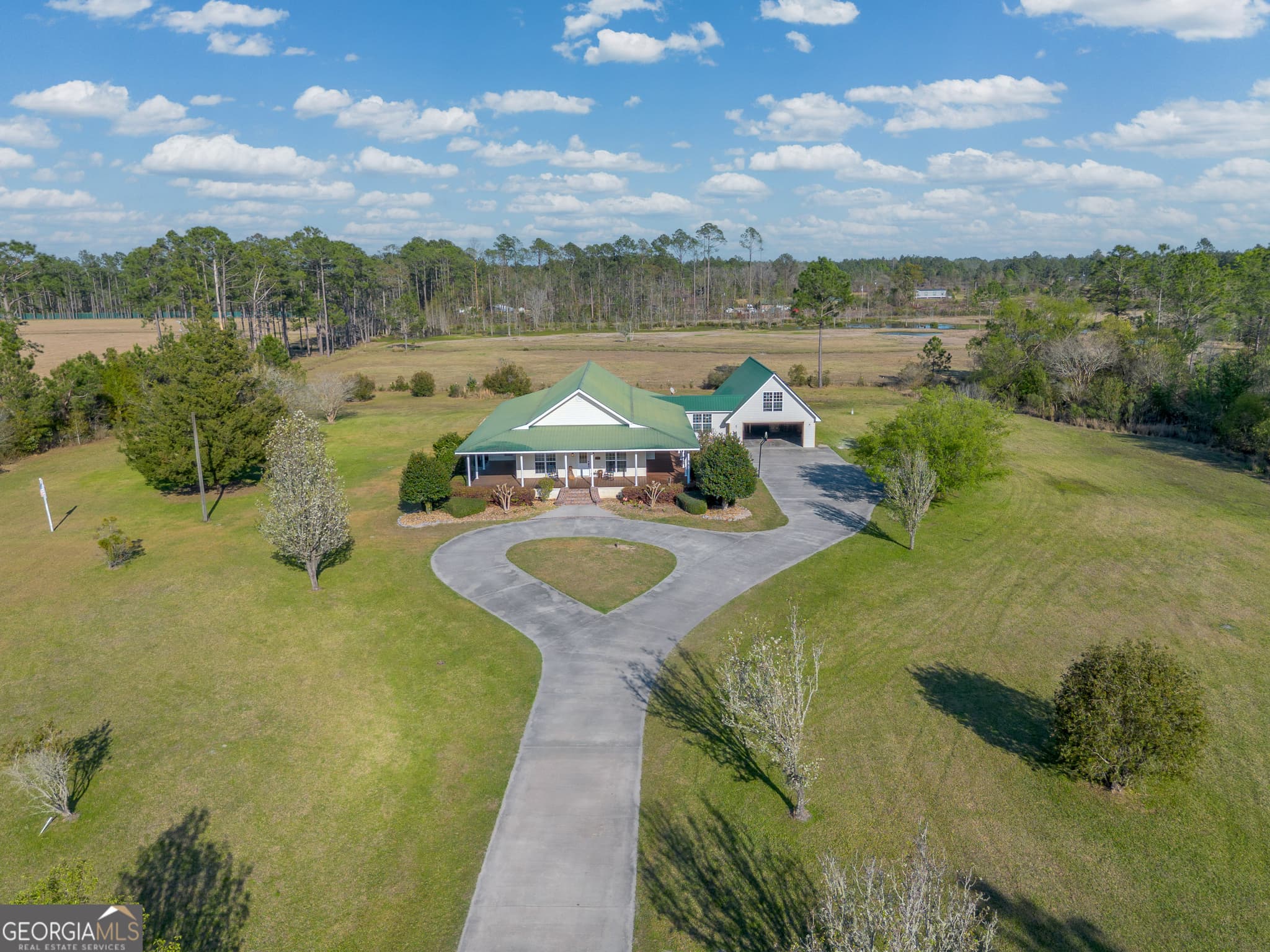 3 bedroom, 2.5 bathroom, 2,932 sq ft single family residence for sale at 3300 CONNOR Lane, Waycross, GA 31503 — photo 5