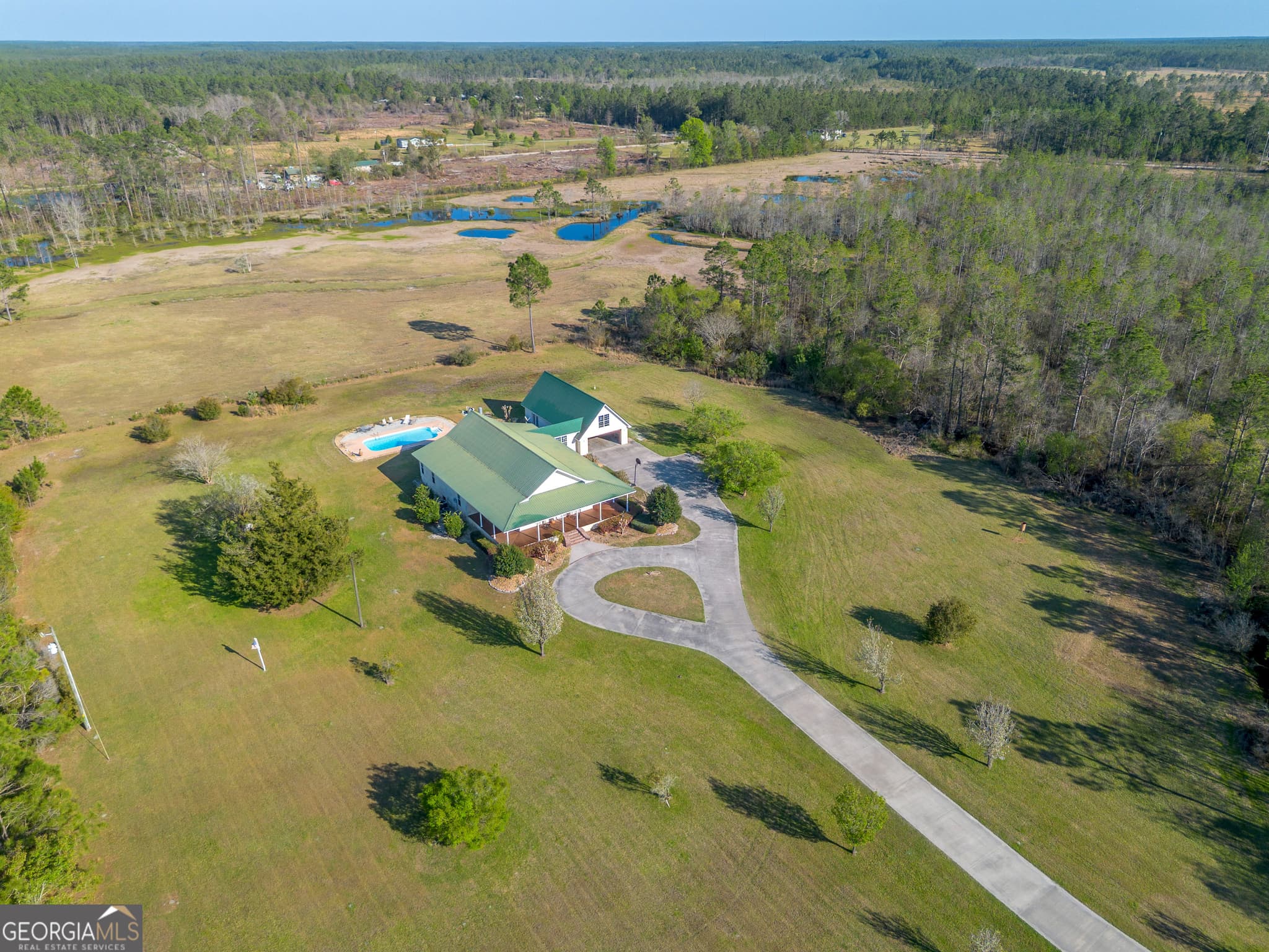 3 bedroom, 2.5 bathroom, 2,932 sq ft single family residence for sale at 3300 CONNOR Lane, Waycross, GA 31503 — photo 9