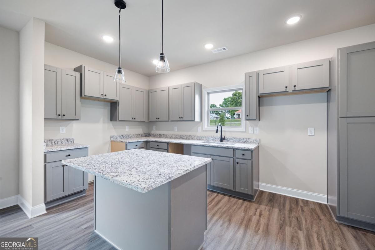 3 bedroom, 2.5 bathroom, 1,369 sq ft single family residence for sale at 107 Winston Way, Carrollton, GA 30117 — photo 2