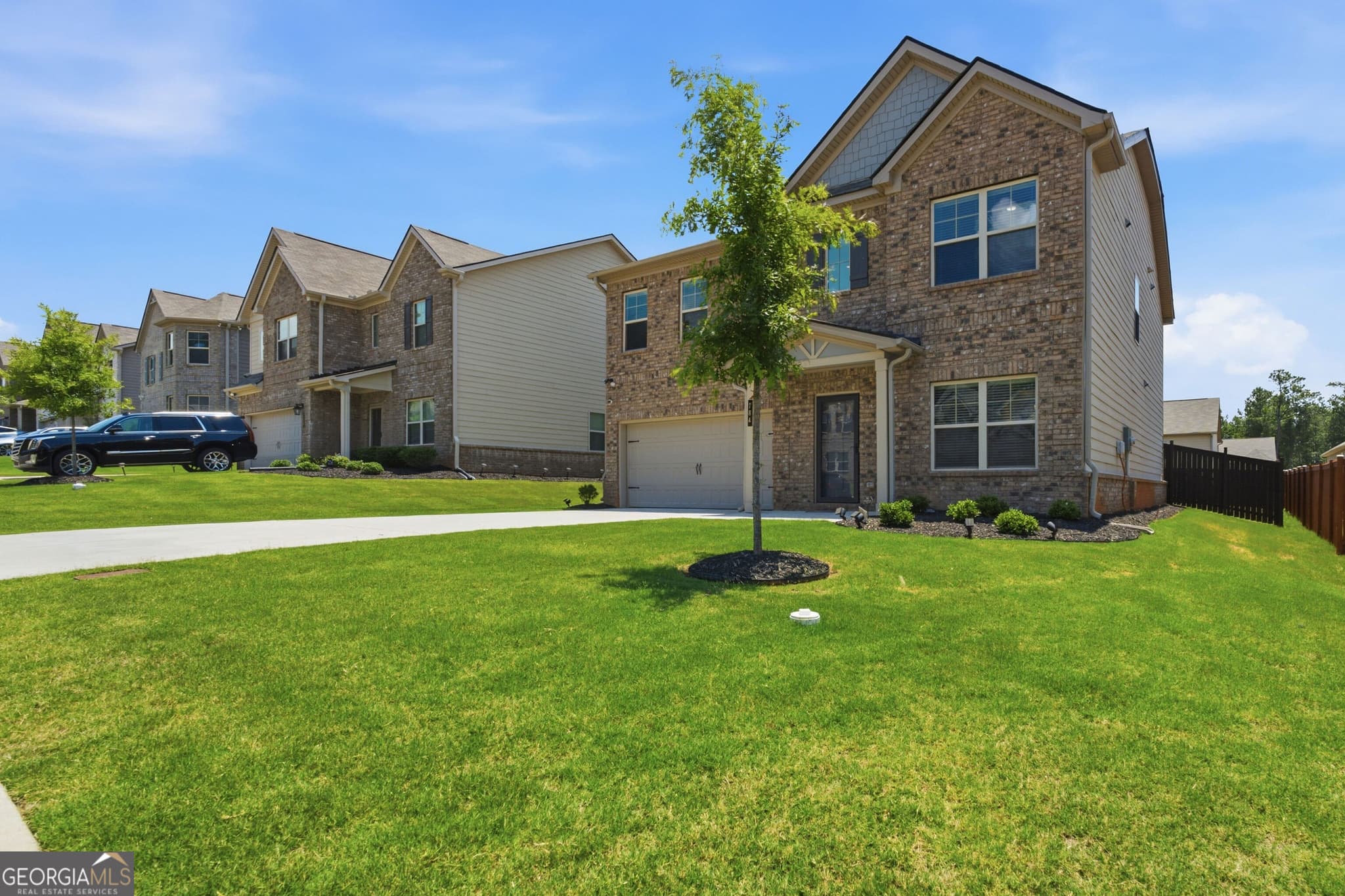 4 bedroom, 2.5 bathroom, 2,692 sq ft single family residence for sale at 784 Lakehaven Lane, Loganville, GA 30052 — photo 2
