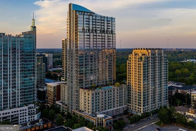 2 bedroom, 1 bathroom, 861 sq ft condominium sold at 855 Peachtree Street 2010, Atlanta, GA 30308