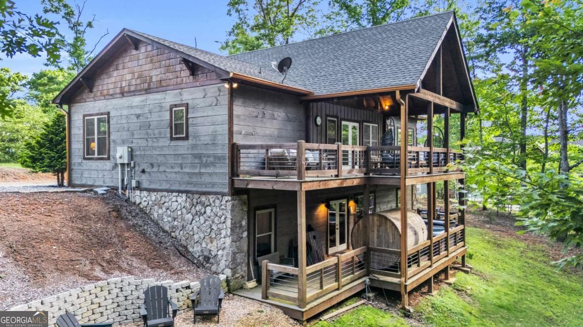 4 bedroom, 3 bathroom, 2,688 sq ft cabin,single family residence for sale at 566 High Meadows Drive, Morganton, GA 30560 — photo 3