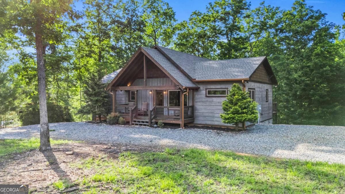 4 bedroom, 3 bathroom, 2,688 sq ft cabin,single family residence for sale at 566 High Meadows Drive, Morganton, GA 30560 — photo 4