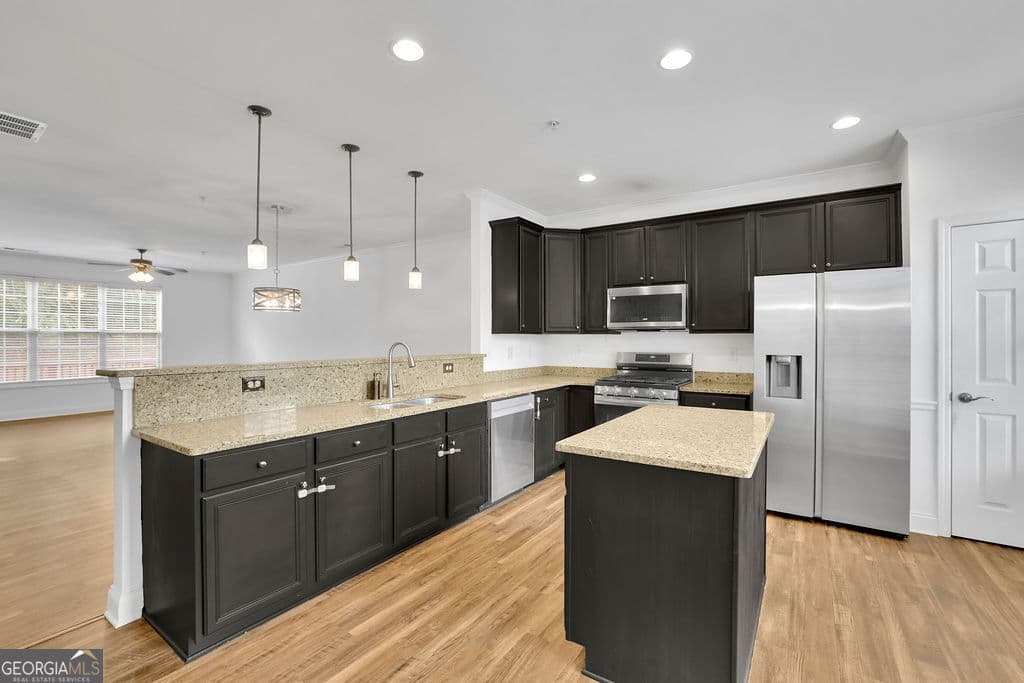 3 bedroom, 3.5 bathroom, 2,240 sq ft townhouse for sale at 526 Williamson Street 375, Marietta, GA 30060 — photo 4