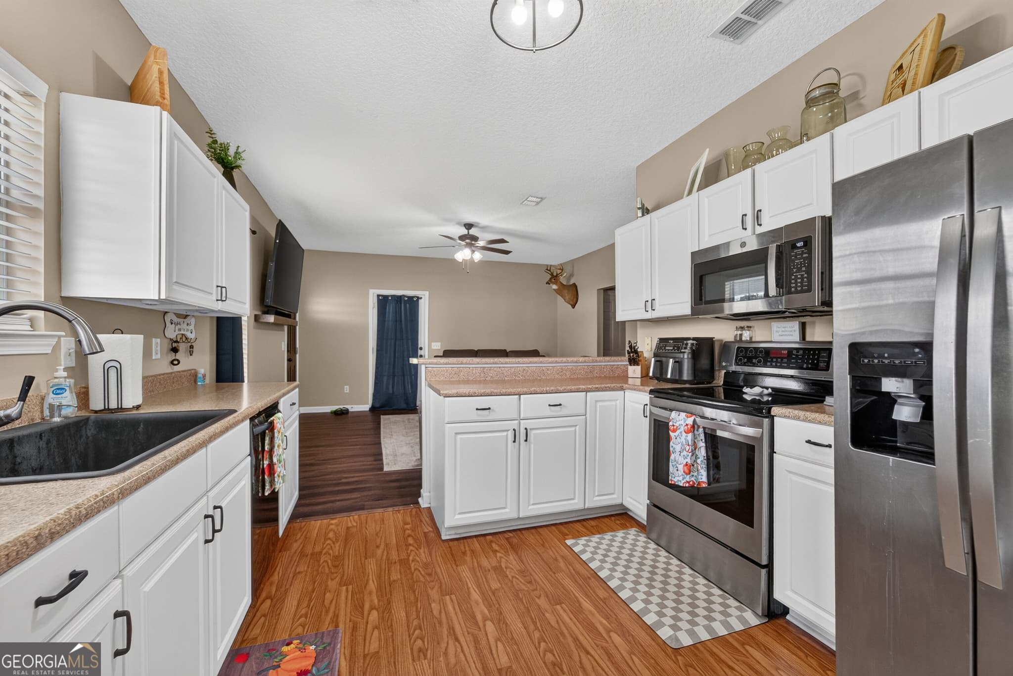 3 bedroom, 2 bathroom, 1,364 sq ft single family residence for sale at 4074 Meadow Circle, Blackshear, GA 31516 — photo 9