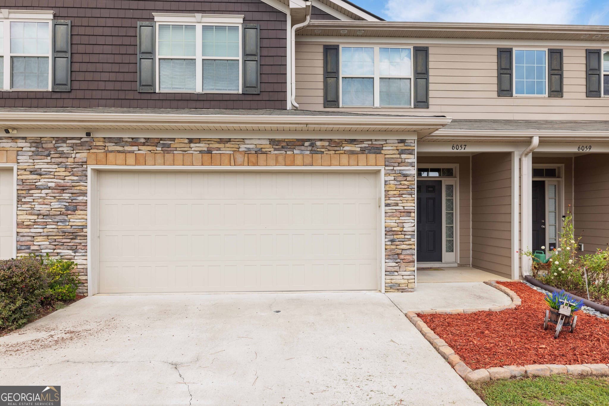 3 bedroom, 2.5 bathroom, 1,916 sq ft townhouse for sale at 6057 Townes Way, Columbus, GA 31909 — photo 3