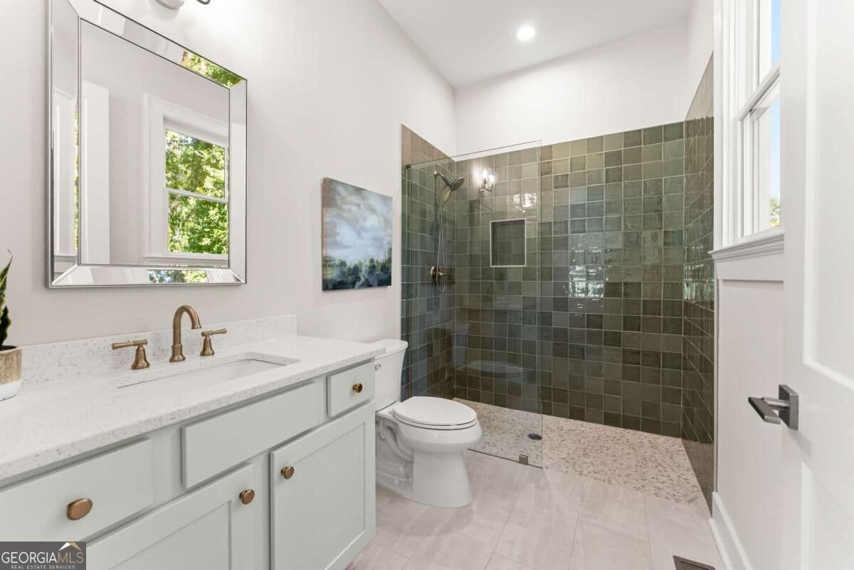 4 bedroom, 3.5 bathroom, 2,325 sq ft townhouse for sale at 1057 Riverside Drive, Gainesville, GA 30501 — photo 6