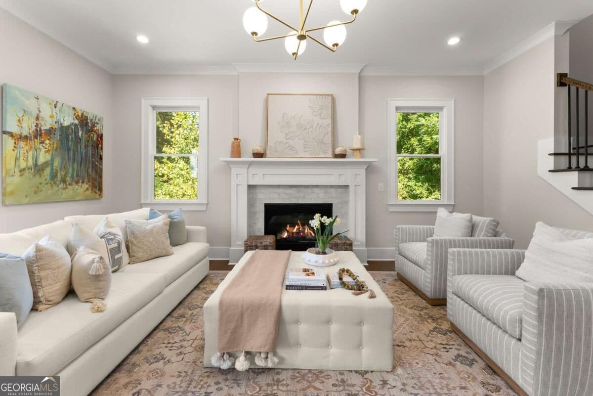 4 bedroom, 3.5 bathroom, 2,325 sq ft townhouse for sale at 1057 Riverside Drive, Gainesville, GA 30501 — photo 3