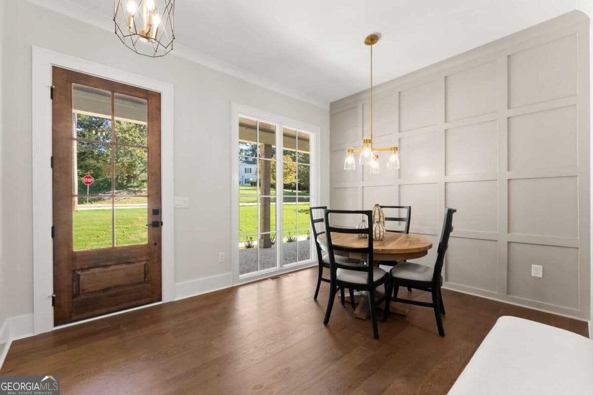 4 bedroom, 3.5 bathroom, 2,325 sq ft townhouse for sale at 1057 Riverside Drive, Gainesville, GA 30501 — photo 8