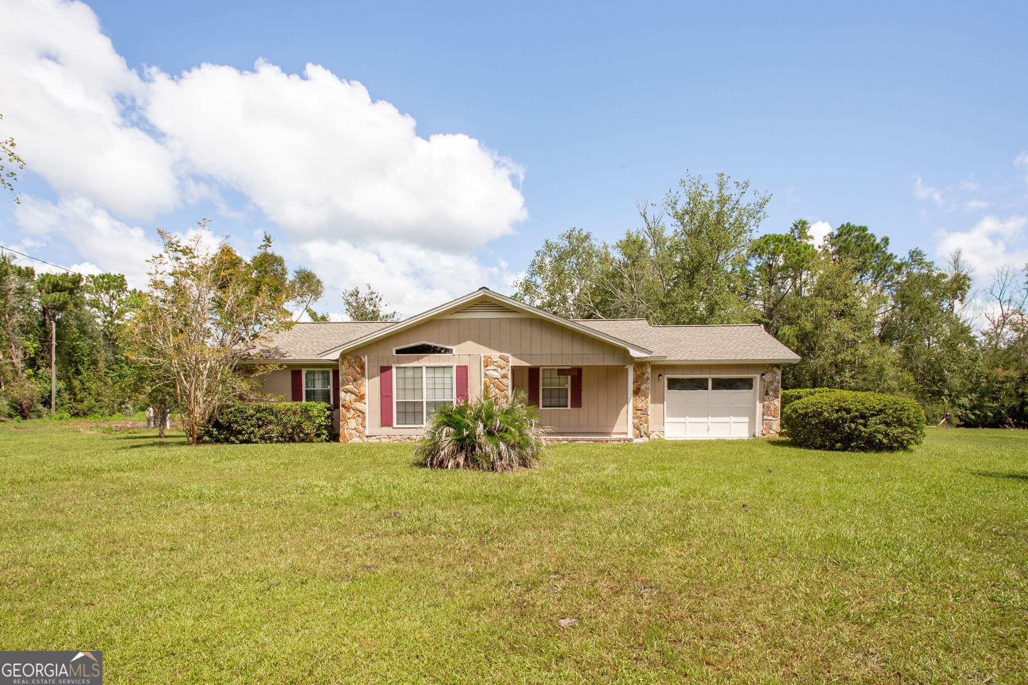 3 bedroom, 2 bathroom, 1,464 sq ft single family residence for sale at 3929 Memorial Drive, Waycross, GA 31503