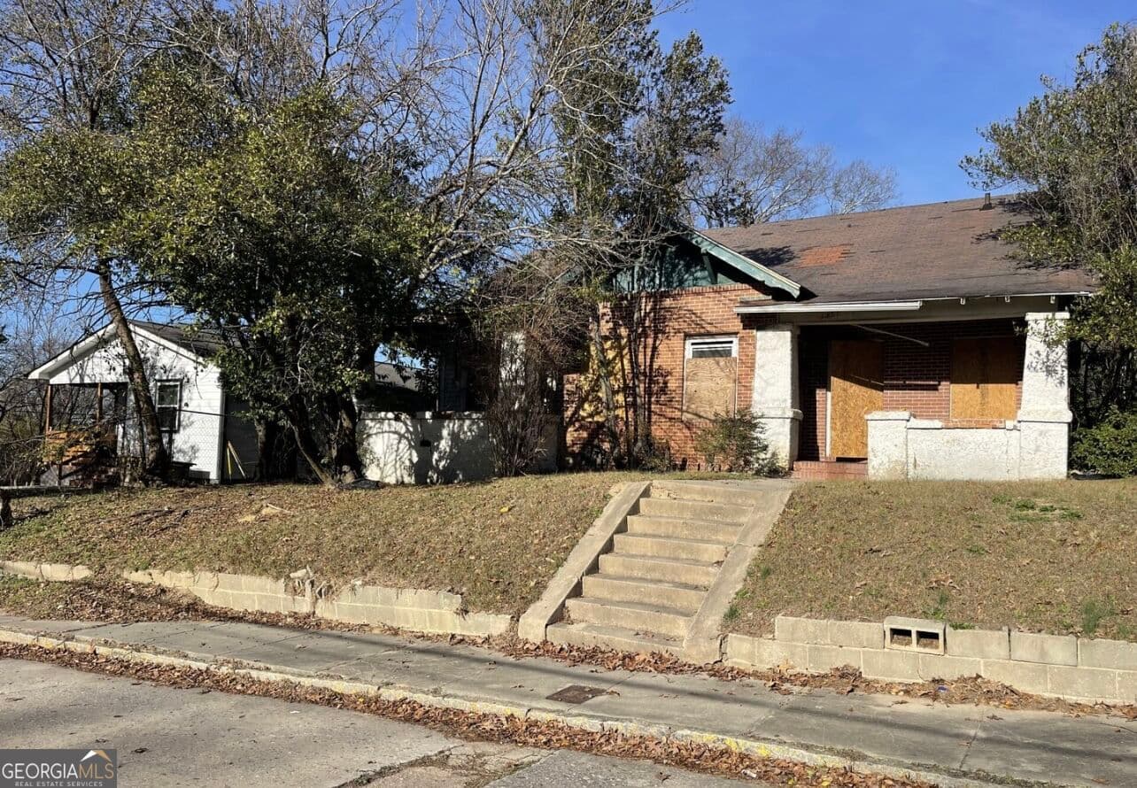 3 bedroom, 2 bathroom, 1,898 sq ft single family residence for sale at 1851 Coleman Avenue, Macon, GA 31201