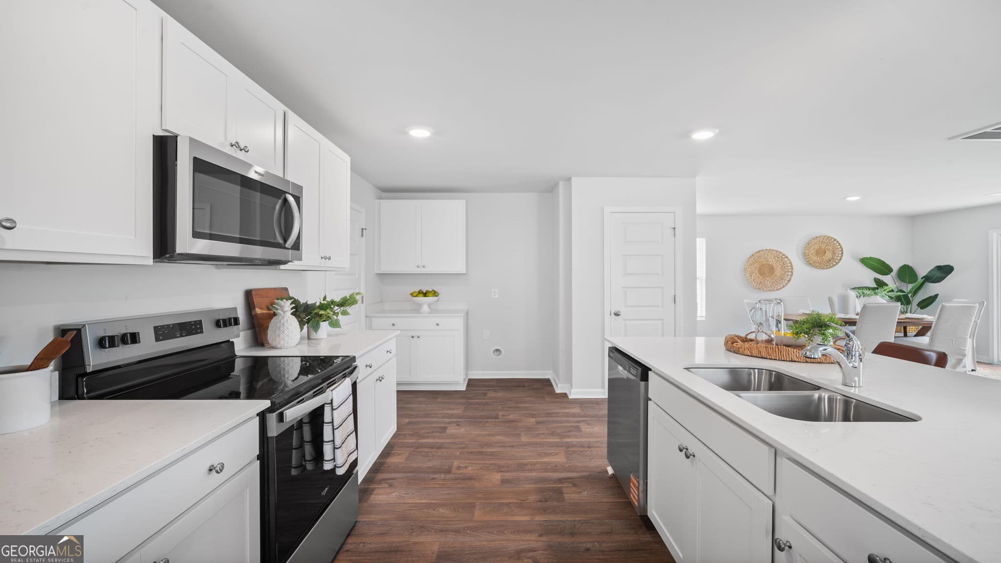 4 bedroom, 3.5 bathroom, 2,174 sq ft single family residence for sale at 1051 Lakes Boulevard, Brunswick, GA 31525 — photo 8