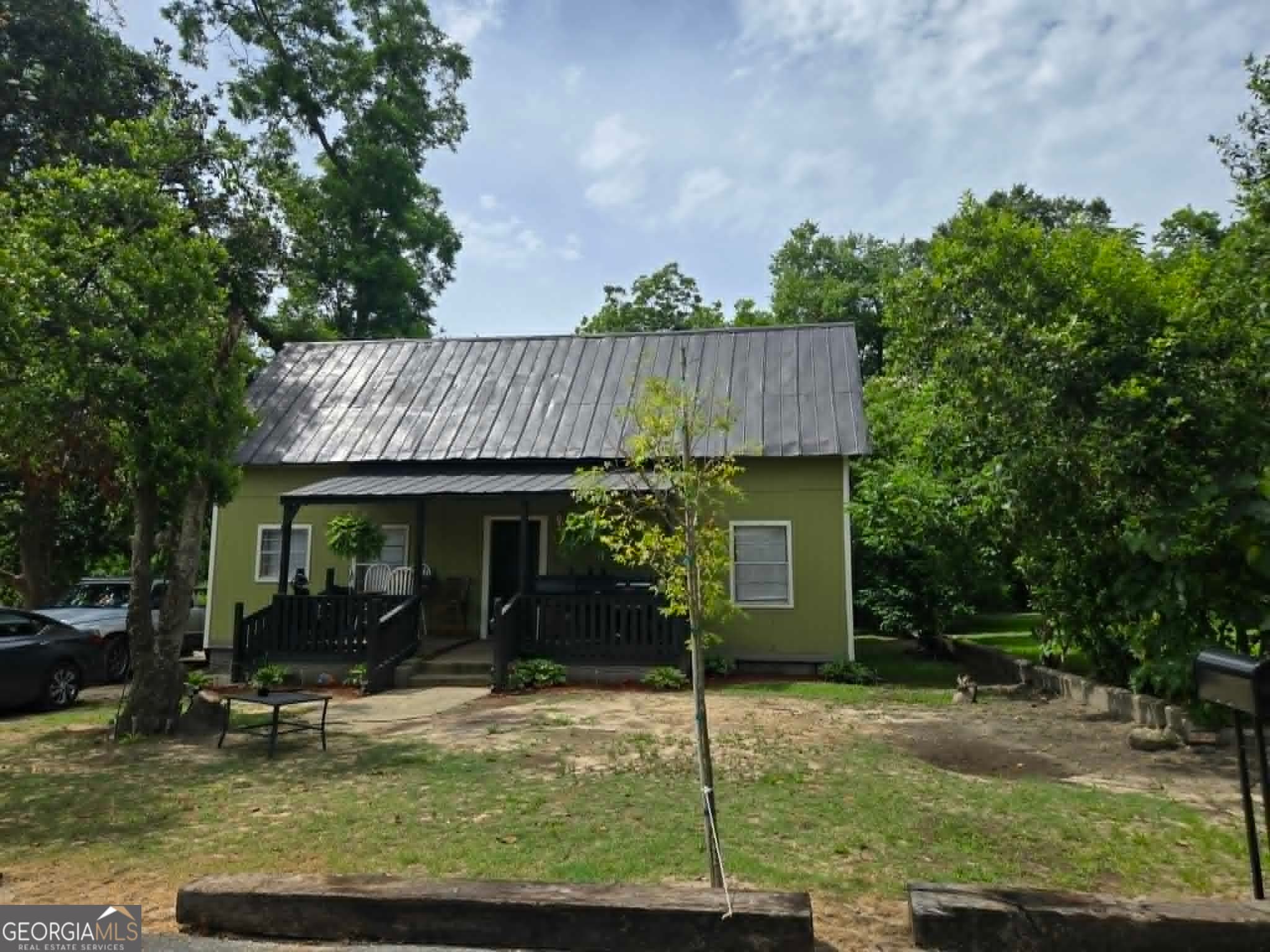 3 bedroom, 1 bathroom, 1,432 sq ft single family residence for sale at 3 E McDuffie Street, Hawkinsville, GA 31036 — photo 2