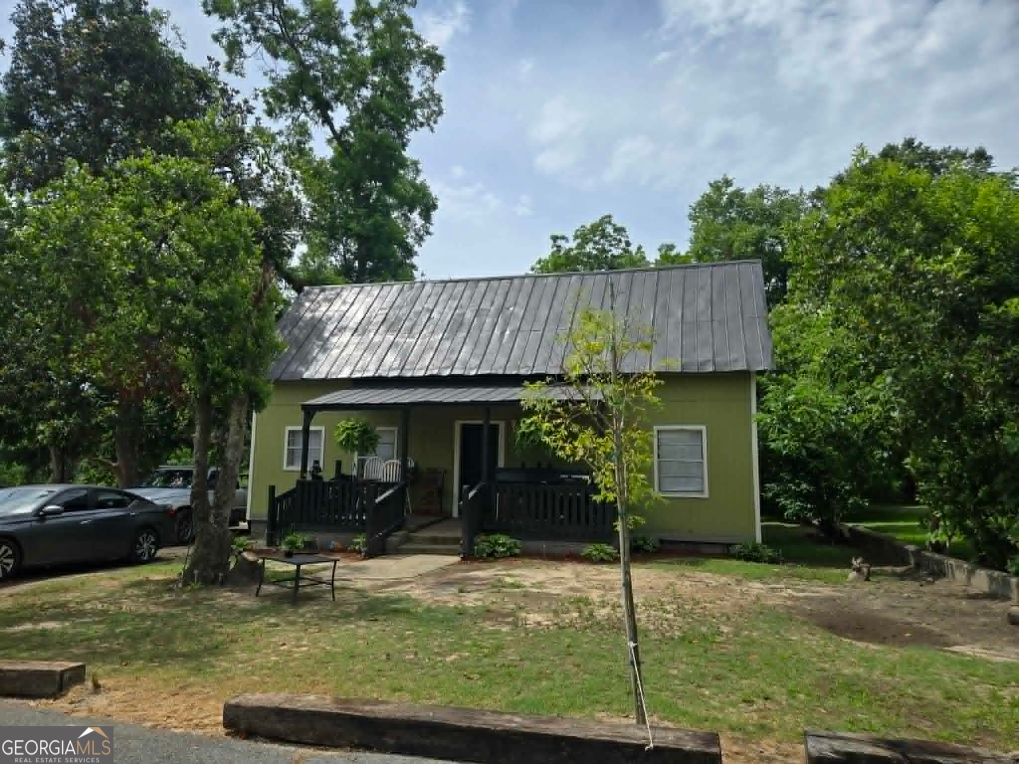 3 bedroom, 1 bathroom, 1,432 sq ft single family residence for sale at 3 E McDuffie Street, Hawkinsville, GA 31036