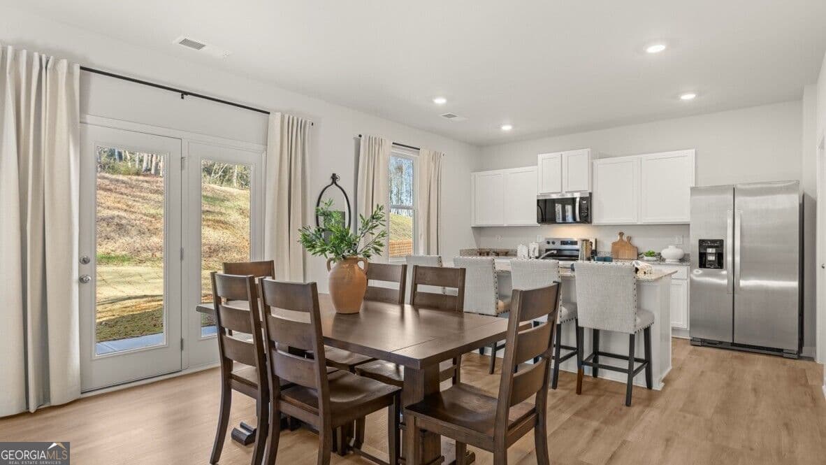 4 bedroom, 2.5 bathroom, 2,340 sq ft single family residence for sale at 2974 Daxton Lane, Gainesville, GA 30507 — photo 6