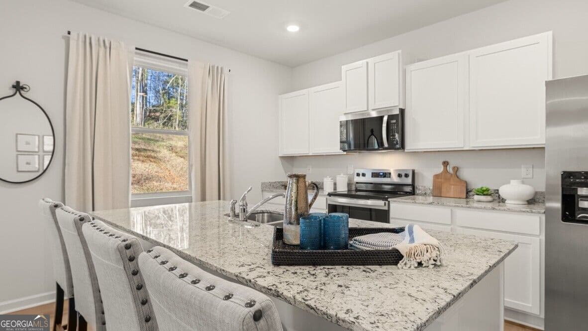 4 bedroom, 2.5 bathroom, 2,340 sq ft single family residence for sale at 2974 Daxton Lane, Gainesville, GA 30507 — photo 8