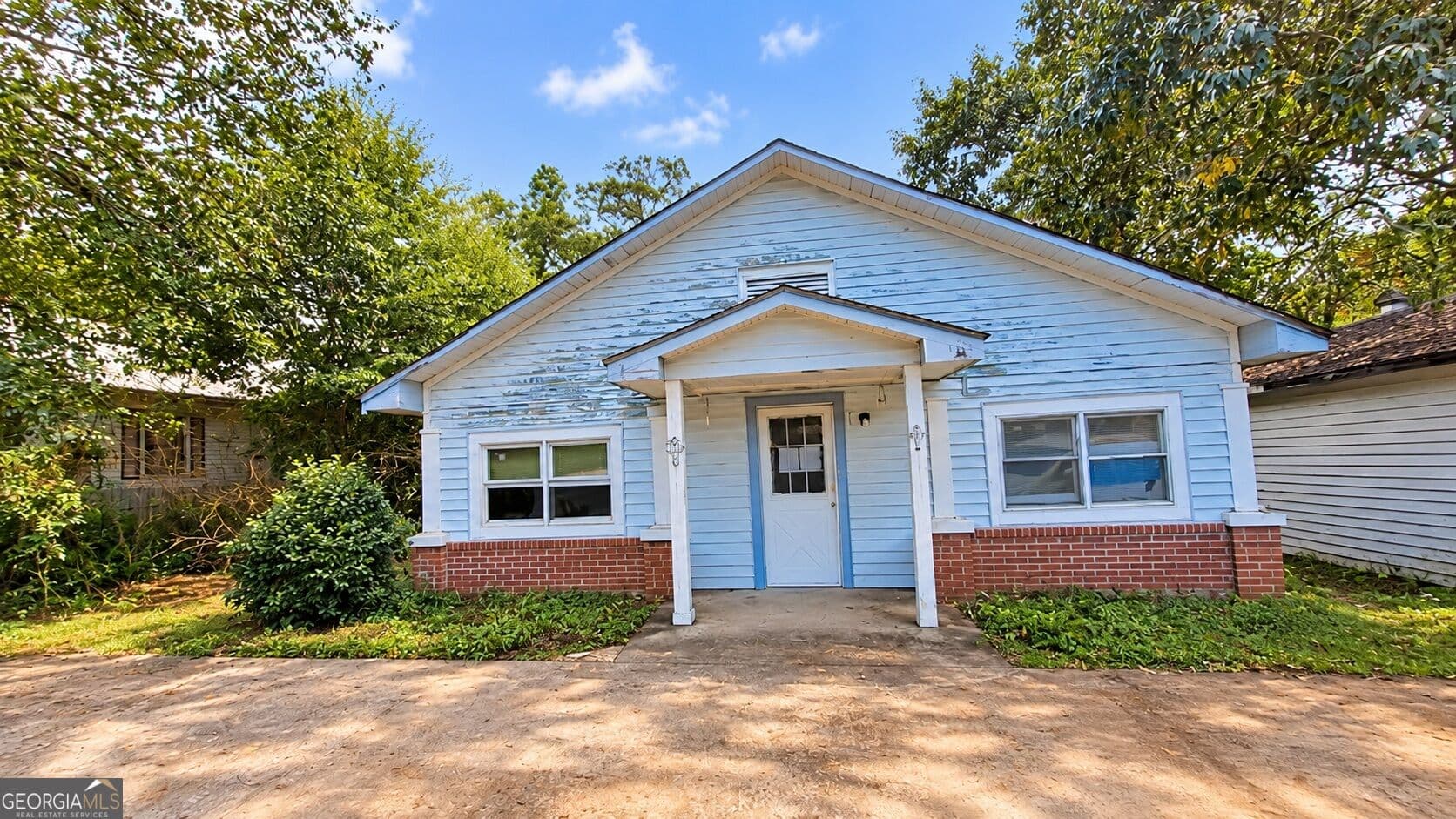 2 bedroom, 1 bathroom, 1,400 sq ft single family residence for sale at 250 Davis Avenue, Toccoa, GA 30577