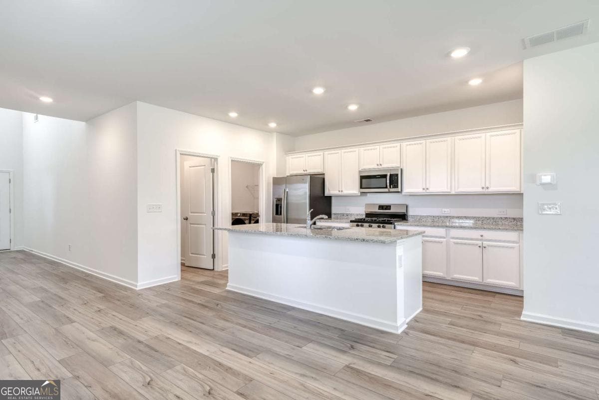 5 bedroom, 2.5 bathroom single family residence for rent at 49 Kestrel Drive, Braselton, GA 30517 for $2,400 a month — photo 8