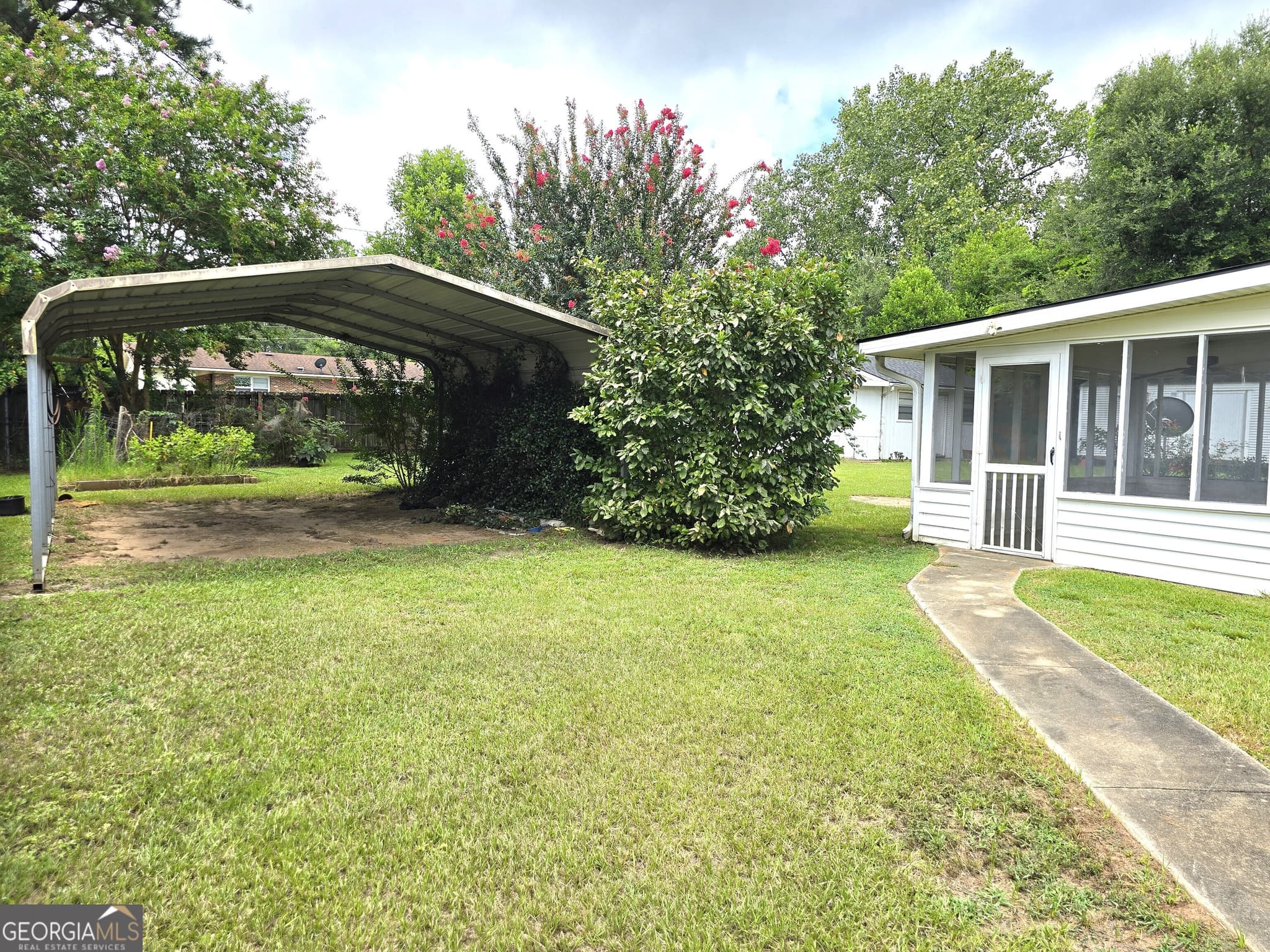 2 bedroom, 2 bathroom, 1,744 sq ft single family residence for sale at 1052 Fairlane Drive, Louisville, GA 30434 — photo 2