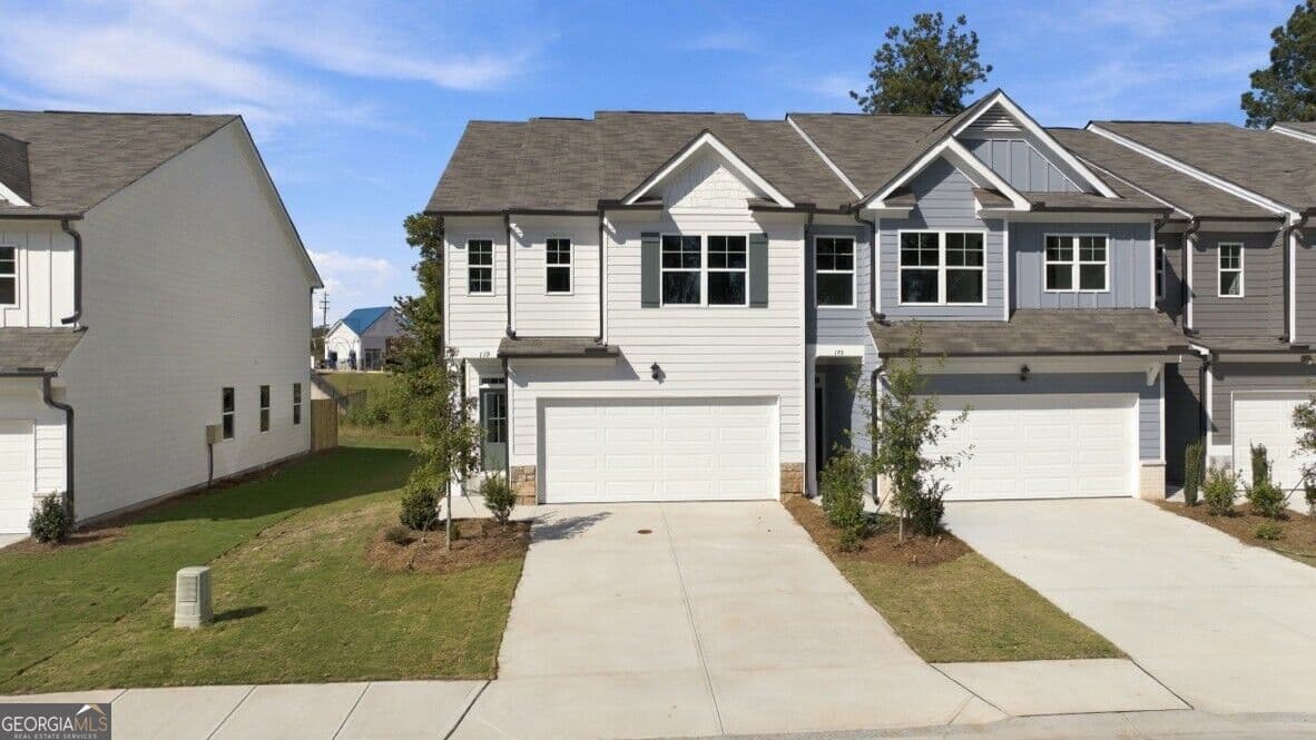 3 bedroom, 2.5 bathroom, 1,857 sq ft townhouse for sale at 139 Addison Trace, Dawsonville, GA 30534 — photo 1 of 34