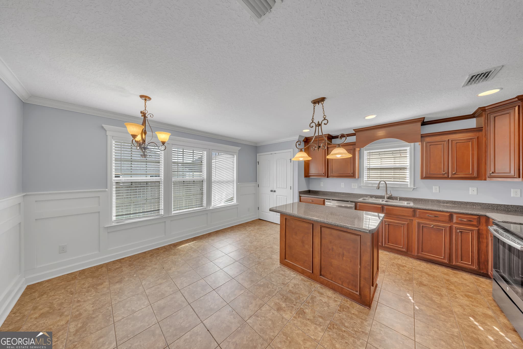 3 bedroom, 2 bathroom, 1,538 sq ft single family residence for sale at 4248 Shadow Garden Drive, Hahira, GA 31632 — photo 7