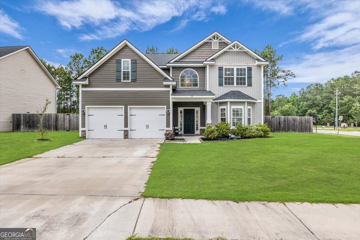 4 bedroom, 2.5 bathroom, 2,747 sq ft single family residence for sale at 13 Blaze Circle, Hinesville, GA 31313 — photo 2