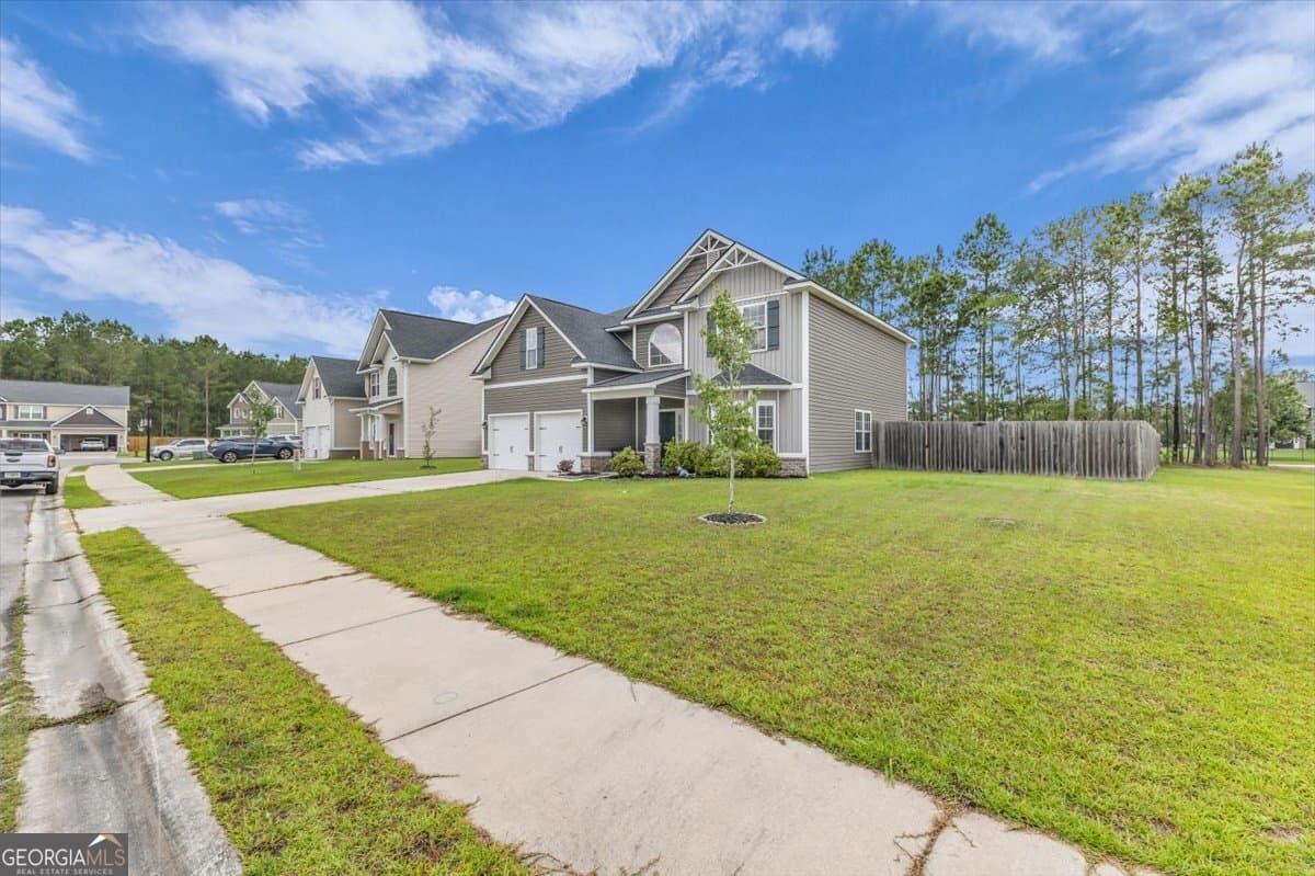 4 bedroom, 2.5 bathroom, 2,747 sq ft single family residence for sale at 13 Blaze Circle, Hinesville, GA 31313 — photo 3