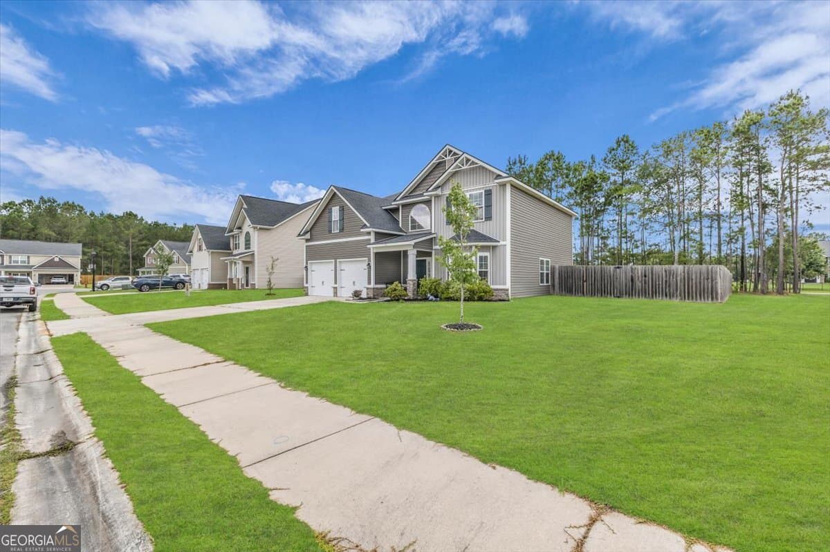 4 bedroom, 2.5 bathroom, 2,747 sq ft single family residence for sale at 13 Blaze Circle, Hinesville, GA 31313 — photo 4