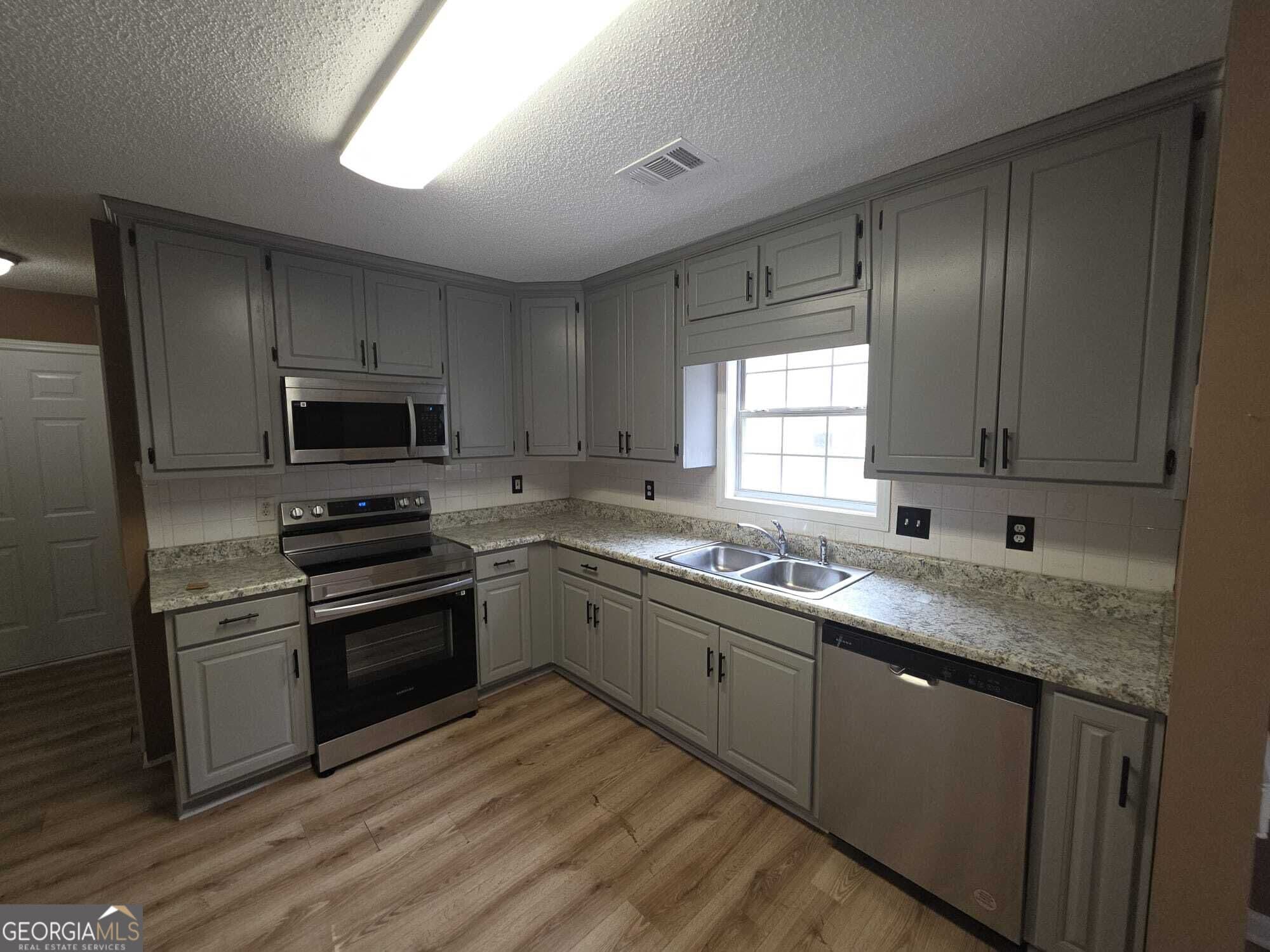 3 bedroom, 2 bathroom, 1,450 sq ft single family residence for rent at 10282 Common Crossing, Jonesboro, GA 30238 for $2,000 a month — photo 4