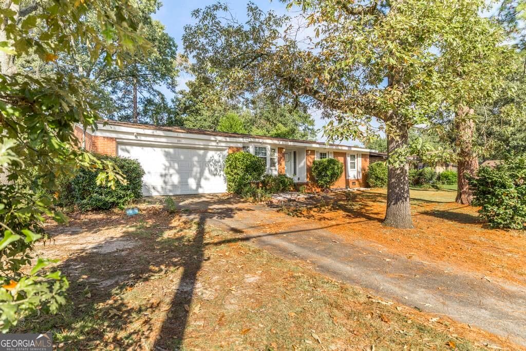 3 bedroom, 2 bathroom, 2,172 sq ft single family residence for sale at 331 Clairmont Drive, Warner Robins, GA 31088 — photo 2