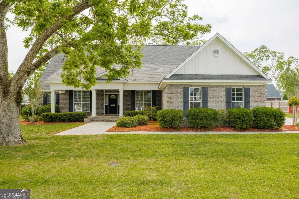 4 bedroom, 3 bathroom, 2,723 sq ft single family residence for sale at 3898 Orchard Way, Valdosta, GA 31605 — photo 2