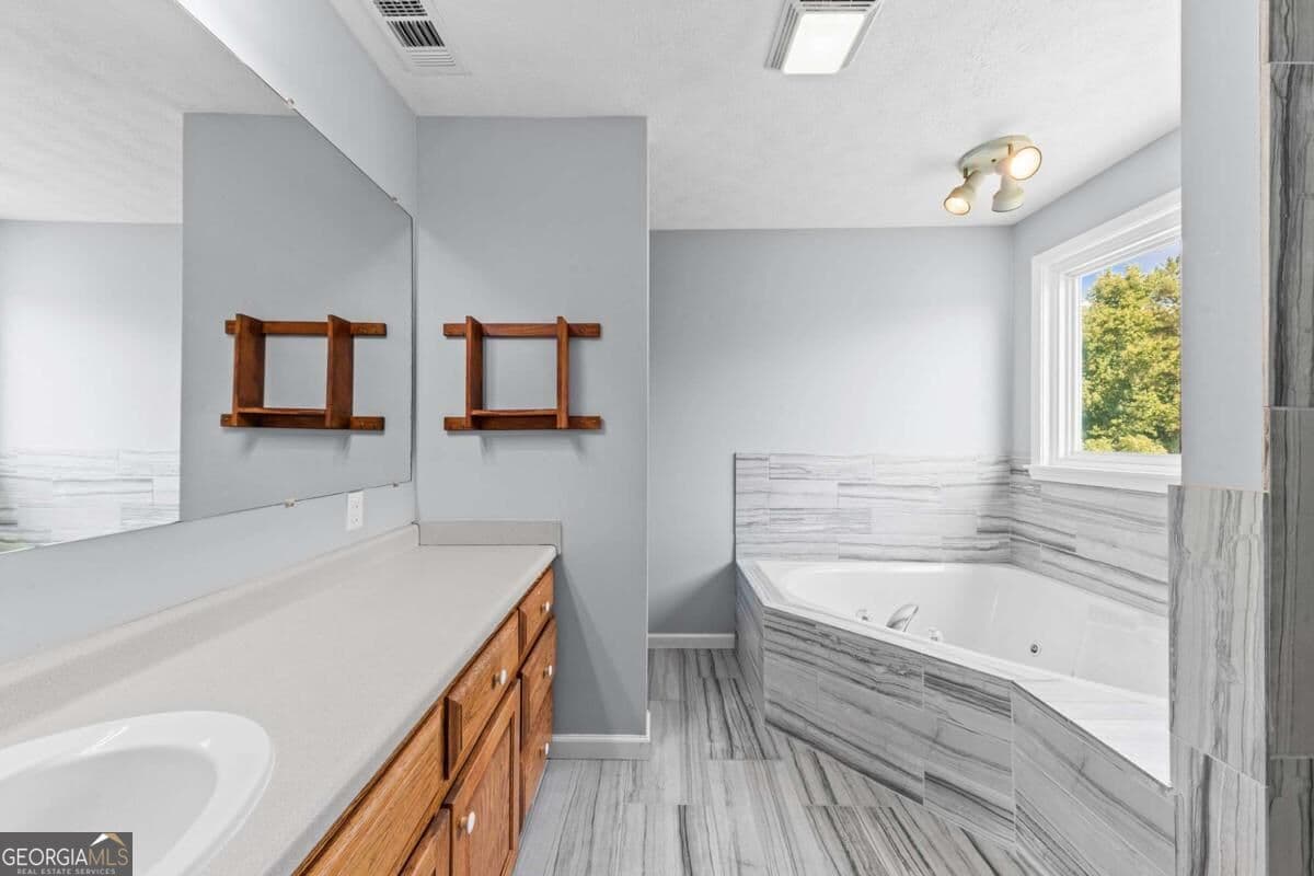 3 bedroom, 2 bathroom, 1,700 sq ft single family residence for sale at 2722 Stone Drive, Comer, GA 30629 — photo 5
