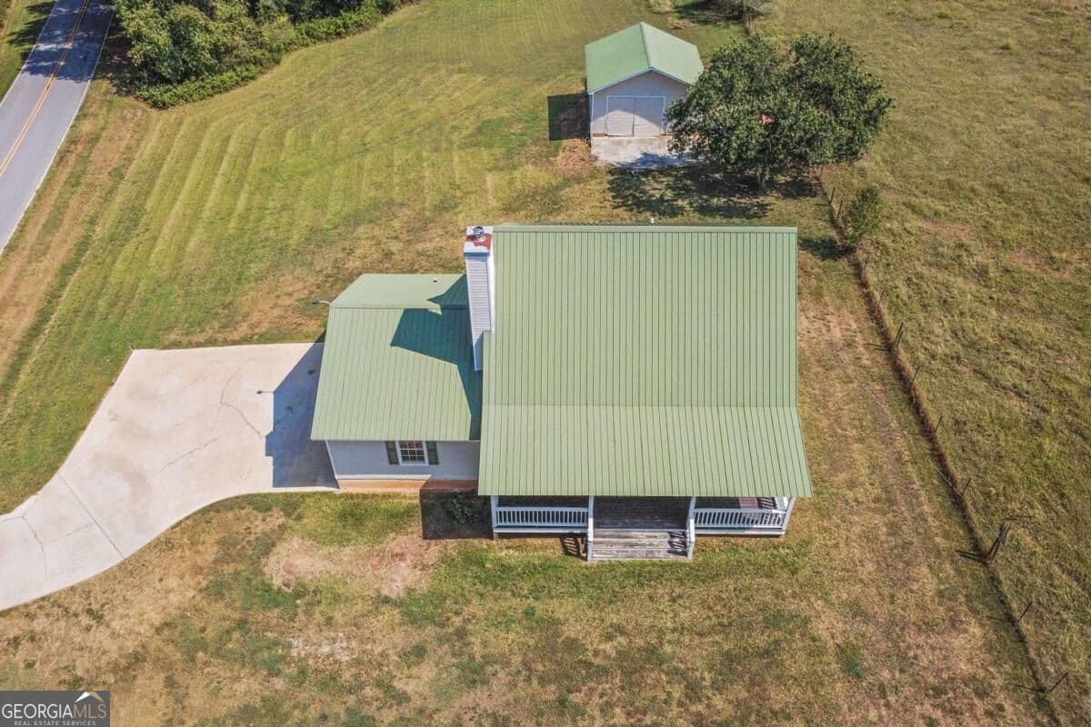 3 bedroom, 2 bathroom, 1,700 sq ft single family residence for sale at 2722 Stone Drive, Comer, GA 30629 — photo 9