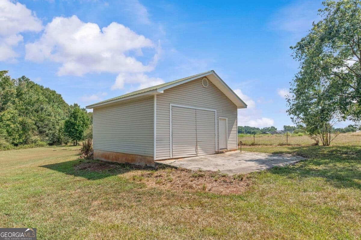 3 bedroom, 2 bathroom, 1,700 sq ft single family residence for sale at 2722 Stone Drive, Comer, GA 30629 — photo 8