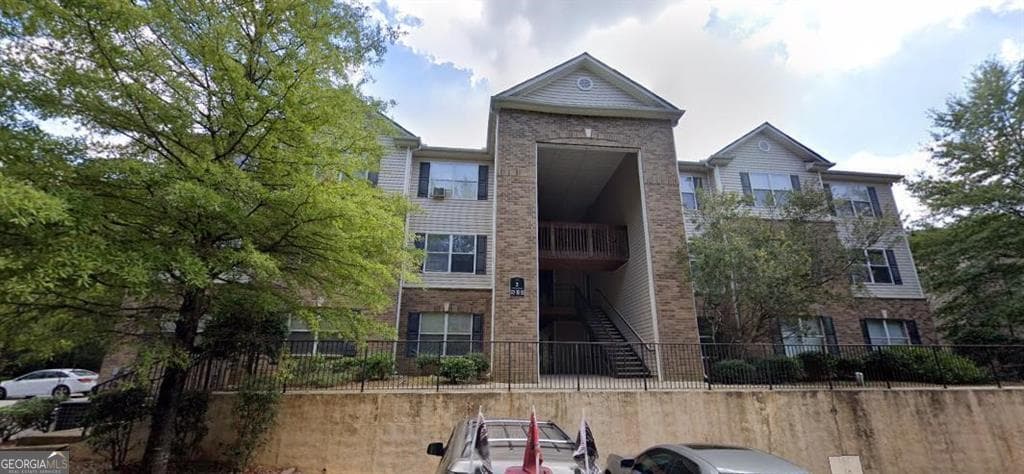 3 bedroom, 2 bathroom, 1,202 sq ft condominium for rent at 2102 Par Three Way, Lithonia, GA 30038 for $1,500 a month