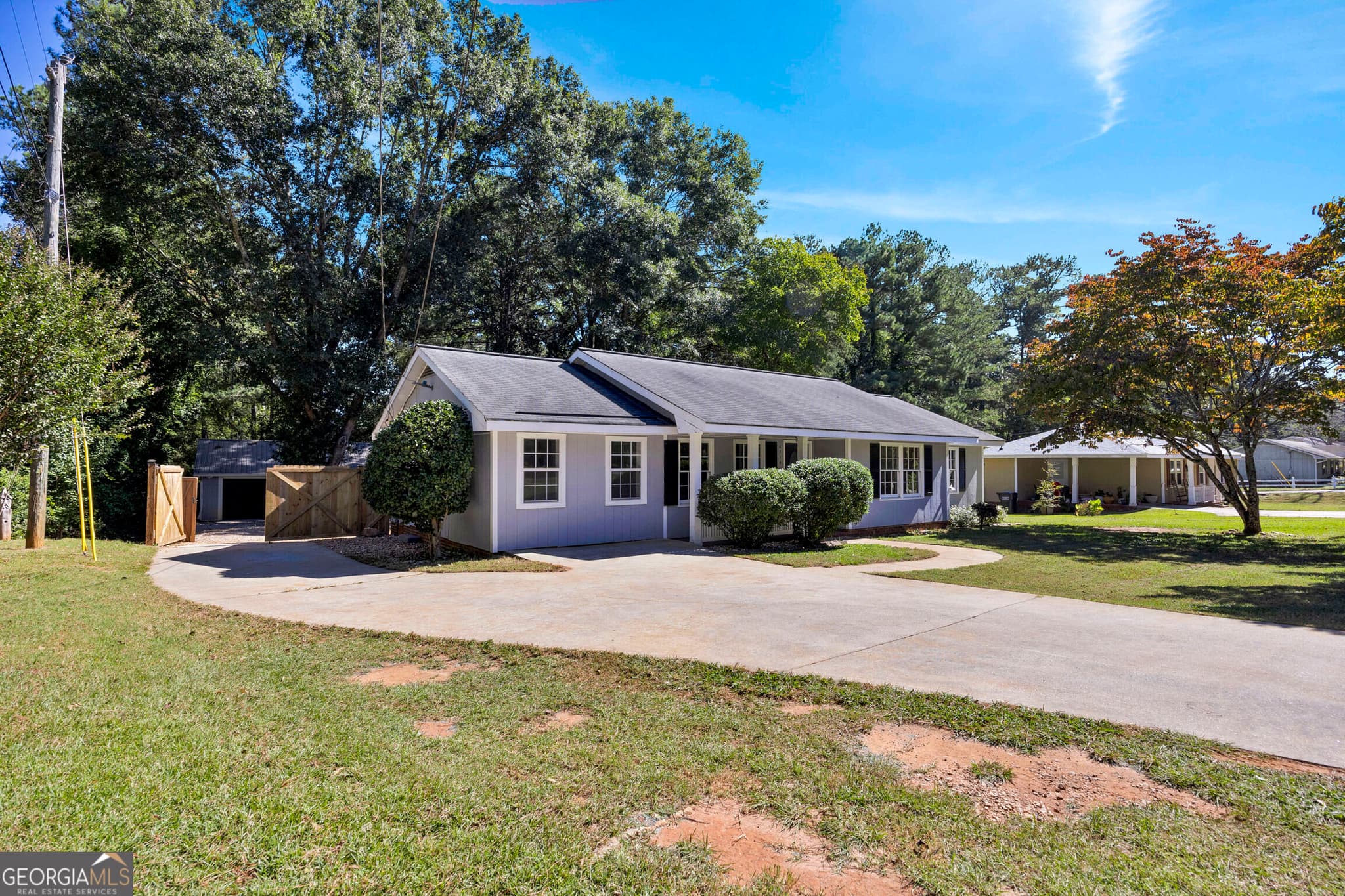 3 bedroom, 1 bathroom, 1,375 sq ft single family residence for sale at 471 Womack Road, Covington, GA 30016 — photo 2
